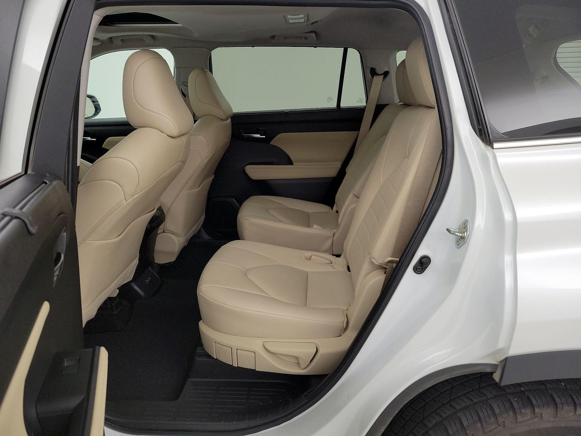 Thumbnail: 2024 Toyota Highlander - 20