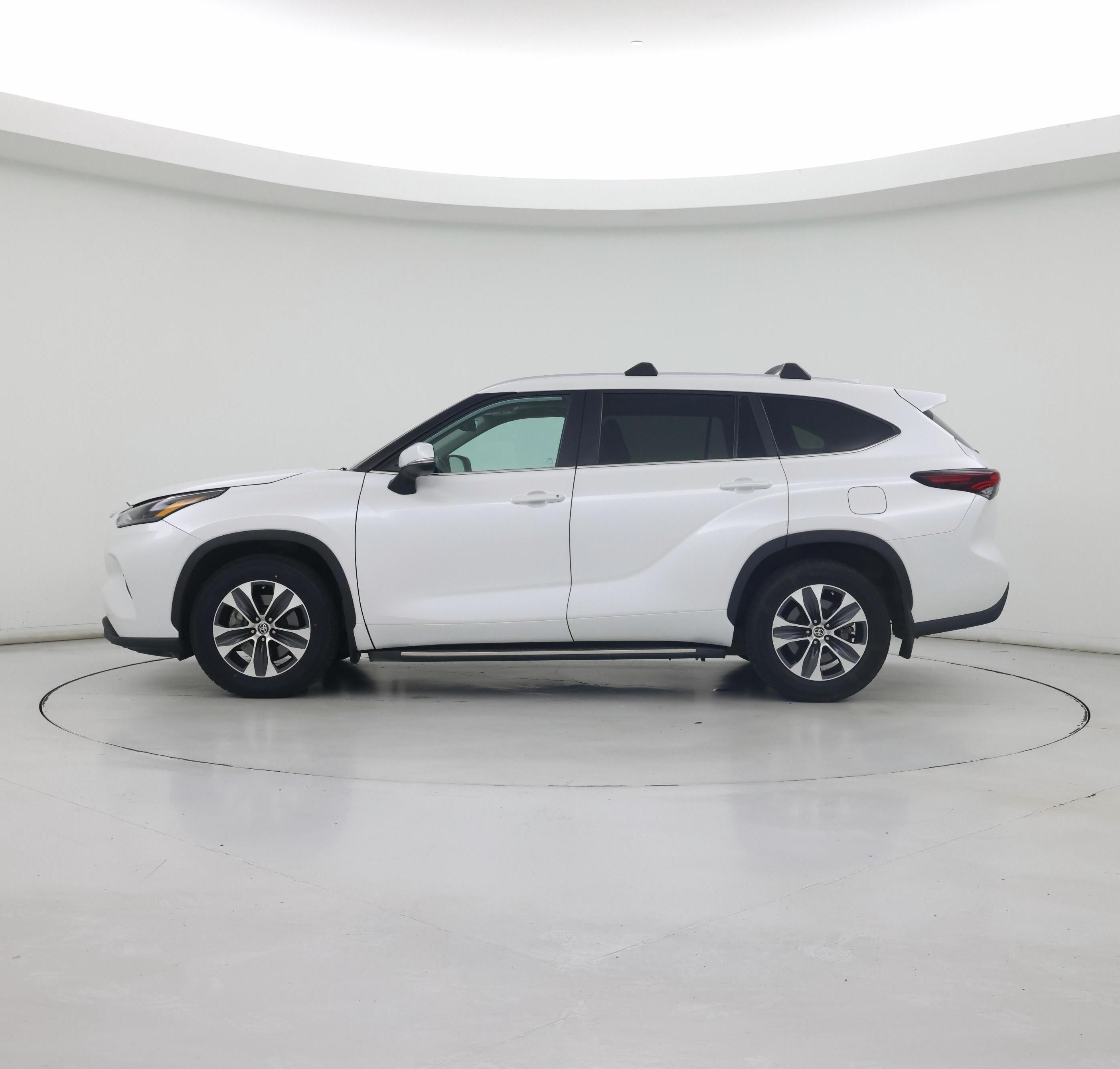 Thumbnail: 2024 Toyota Highlander - 3