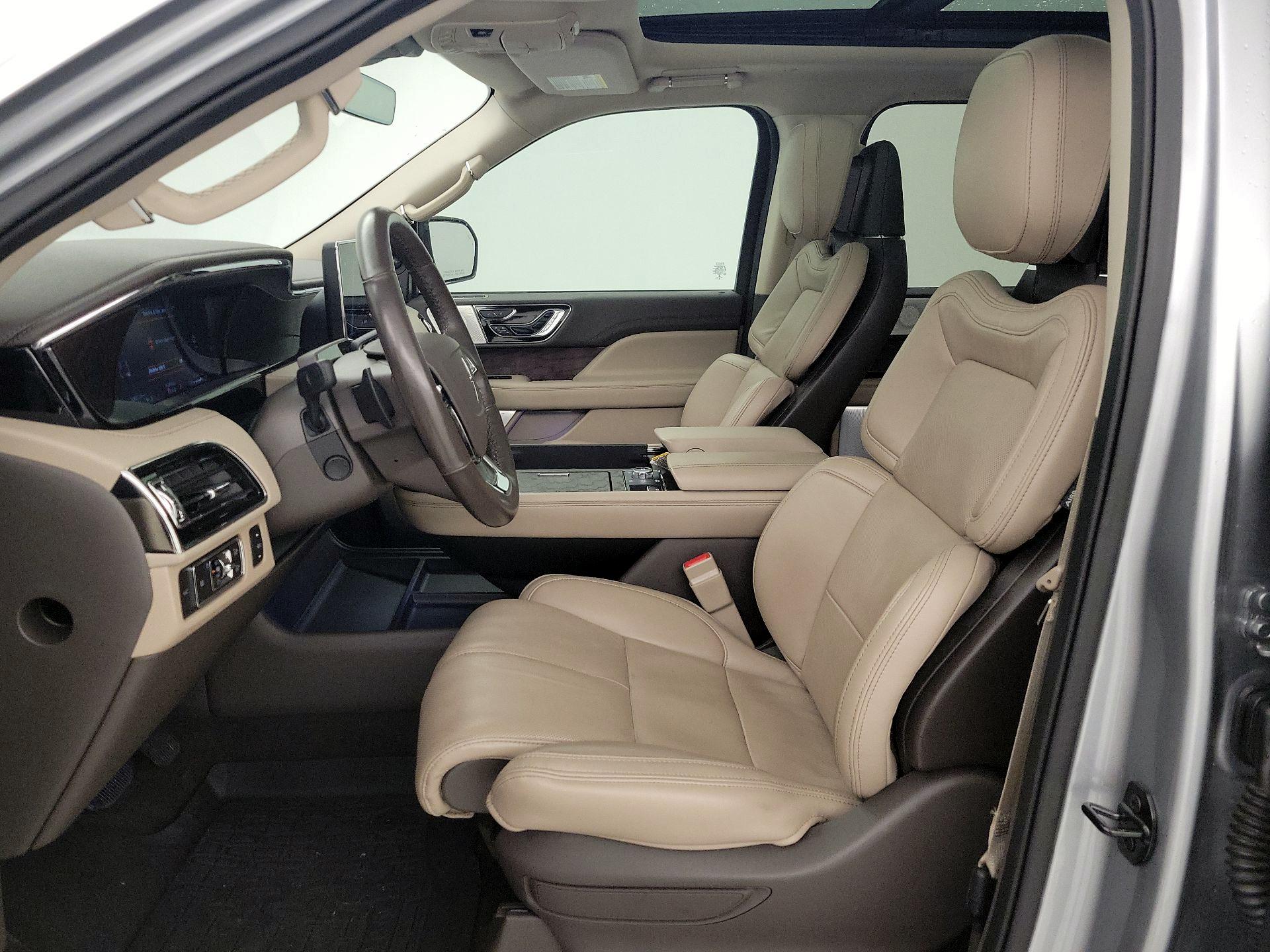 Thumbnail: 2022 Lincoln Navigator - 11