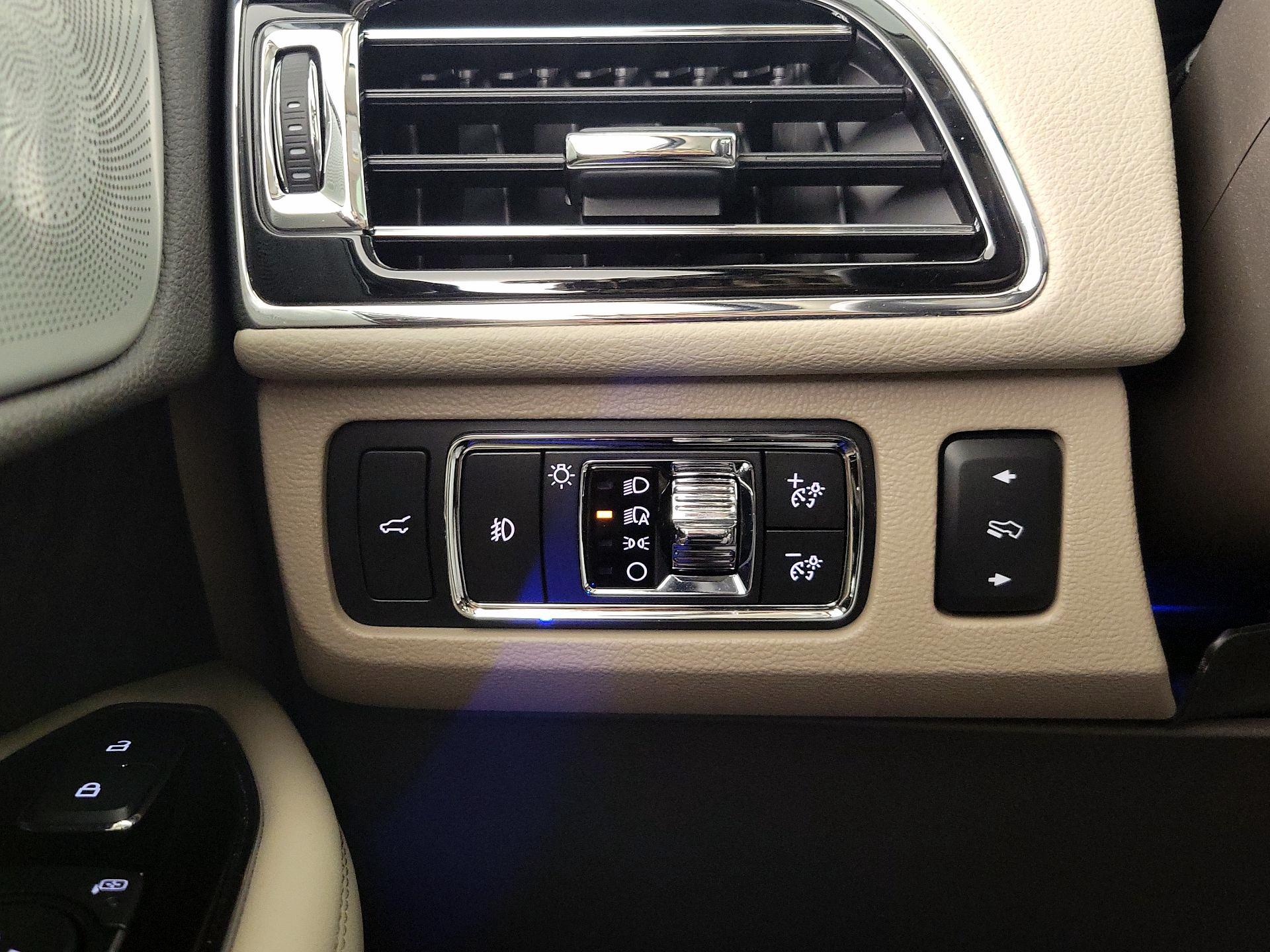 Thumbnail: 2022 Lincoln Navigator - 13