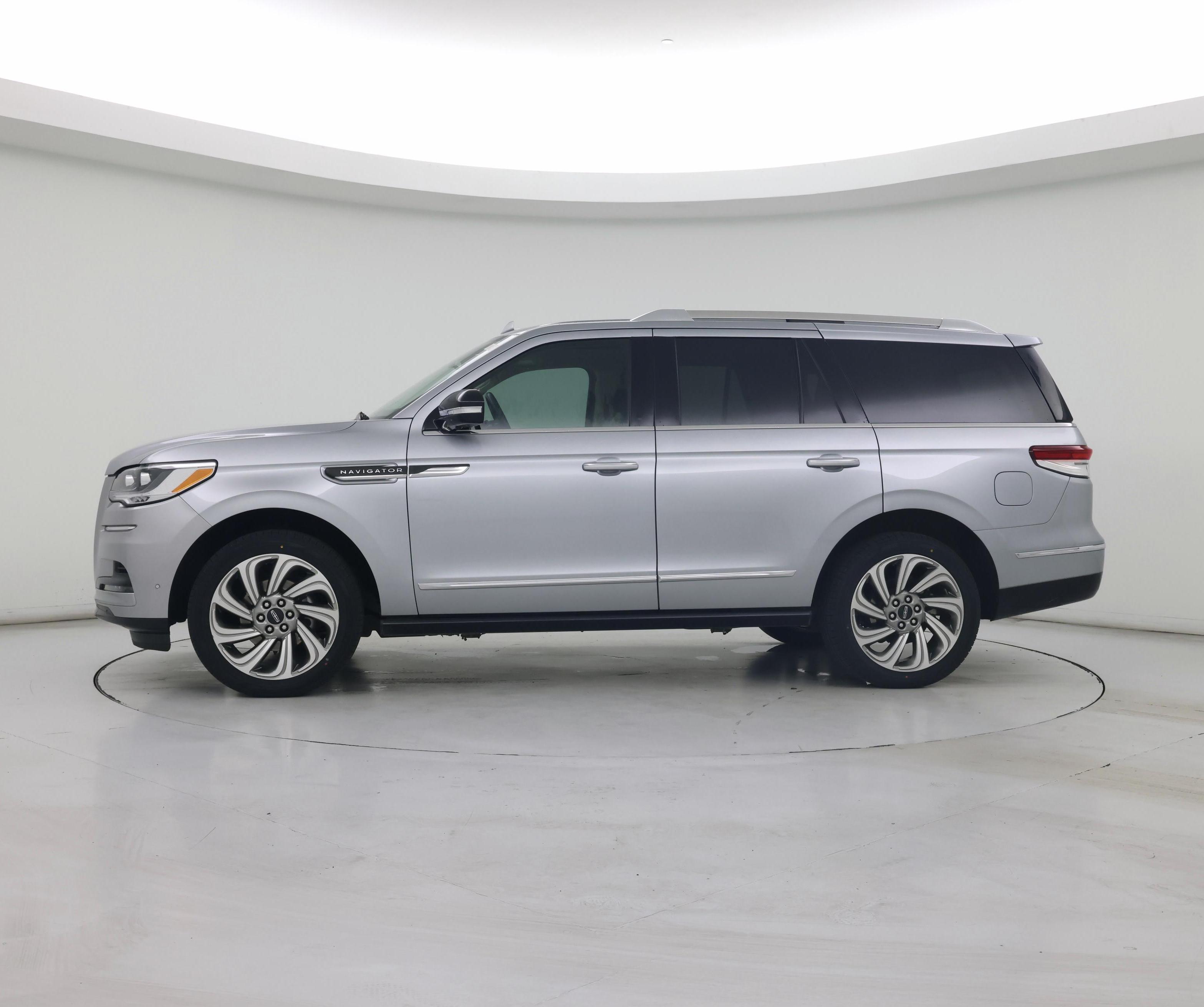 Thumbnail: 2022 Lincoln Navigator - 3