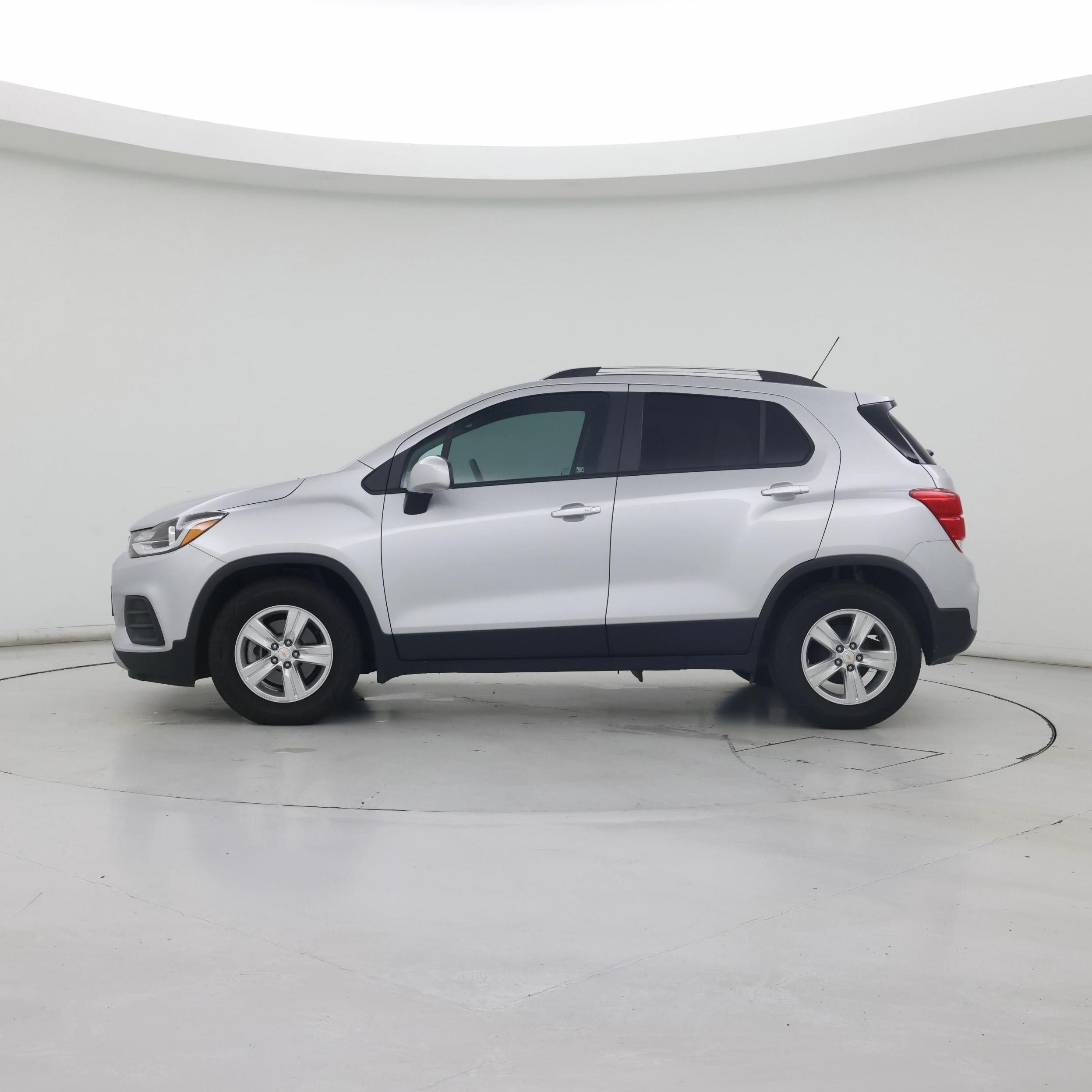 Thumbnail: 2022 Chevrolet Trax - 3