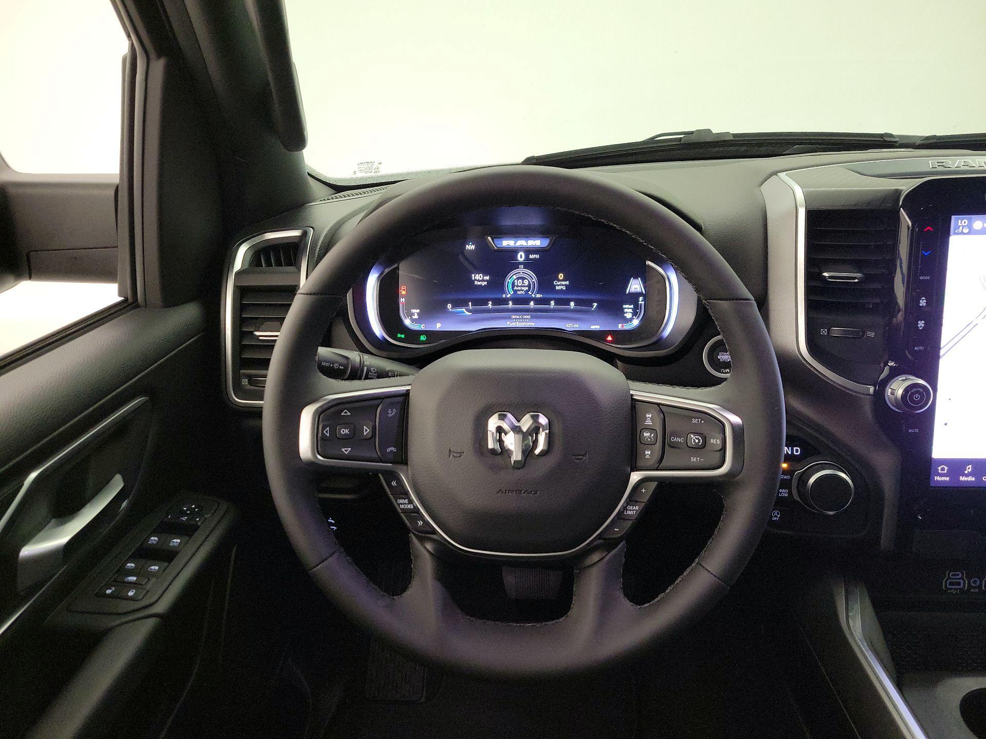 Thumbnail: 2025 RAM 1500 - 10