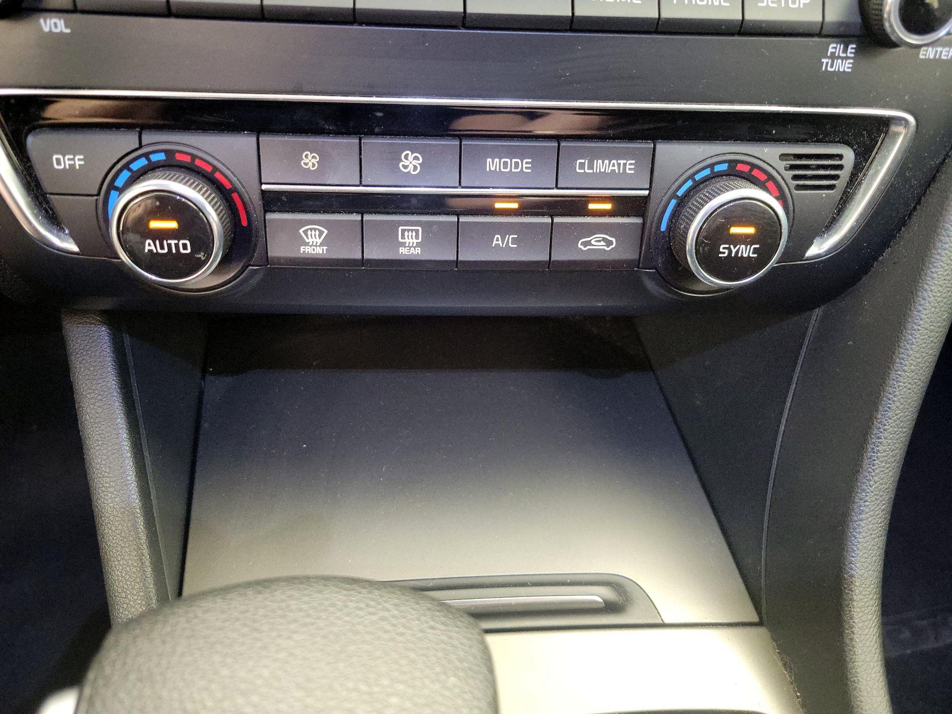 Thumbnail: 2019 Kia Optima - 16