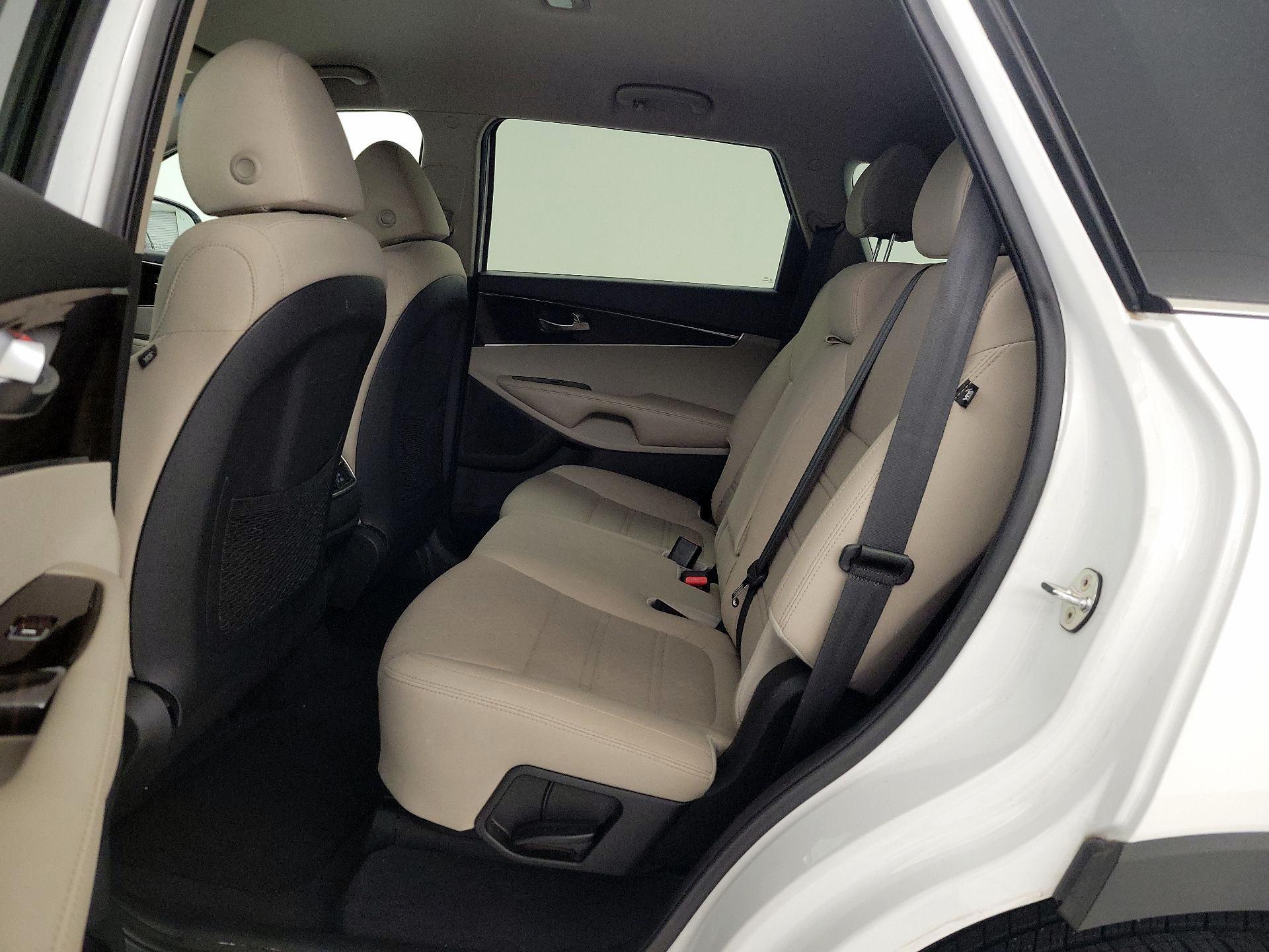 Thumbnail: 2019 Kia Sorento - 18