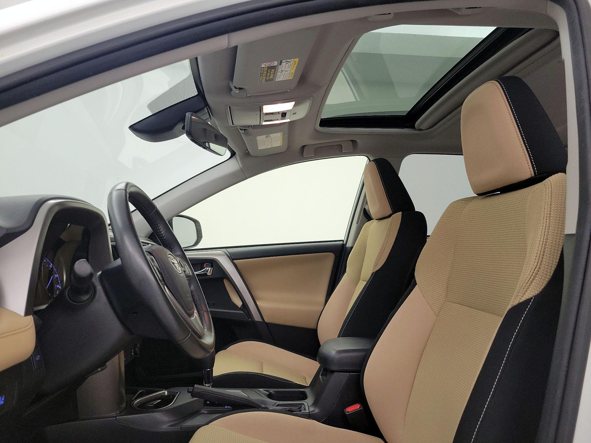 Thumbnail: 2018 Toyota RAV4 - 18
