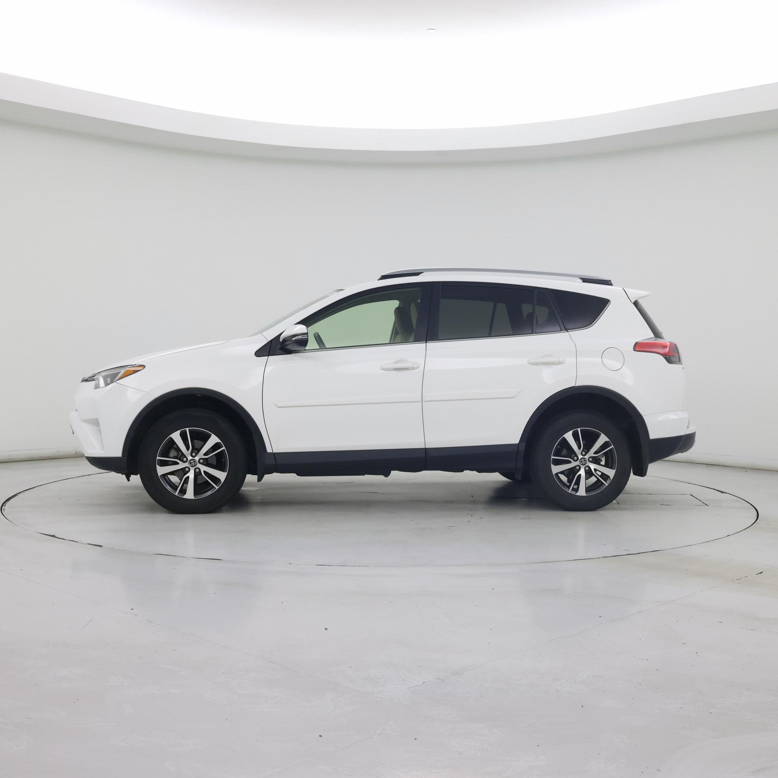 Thumbnail: 2018 Toyota RAV4 - 3