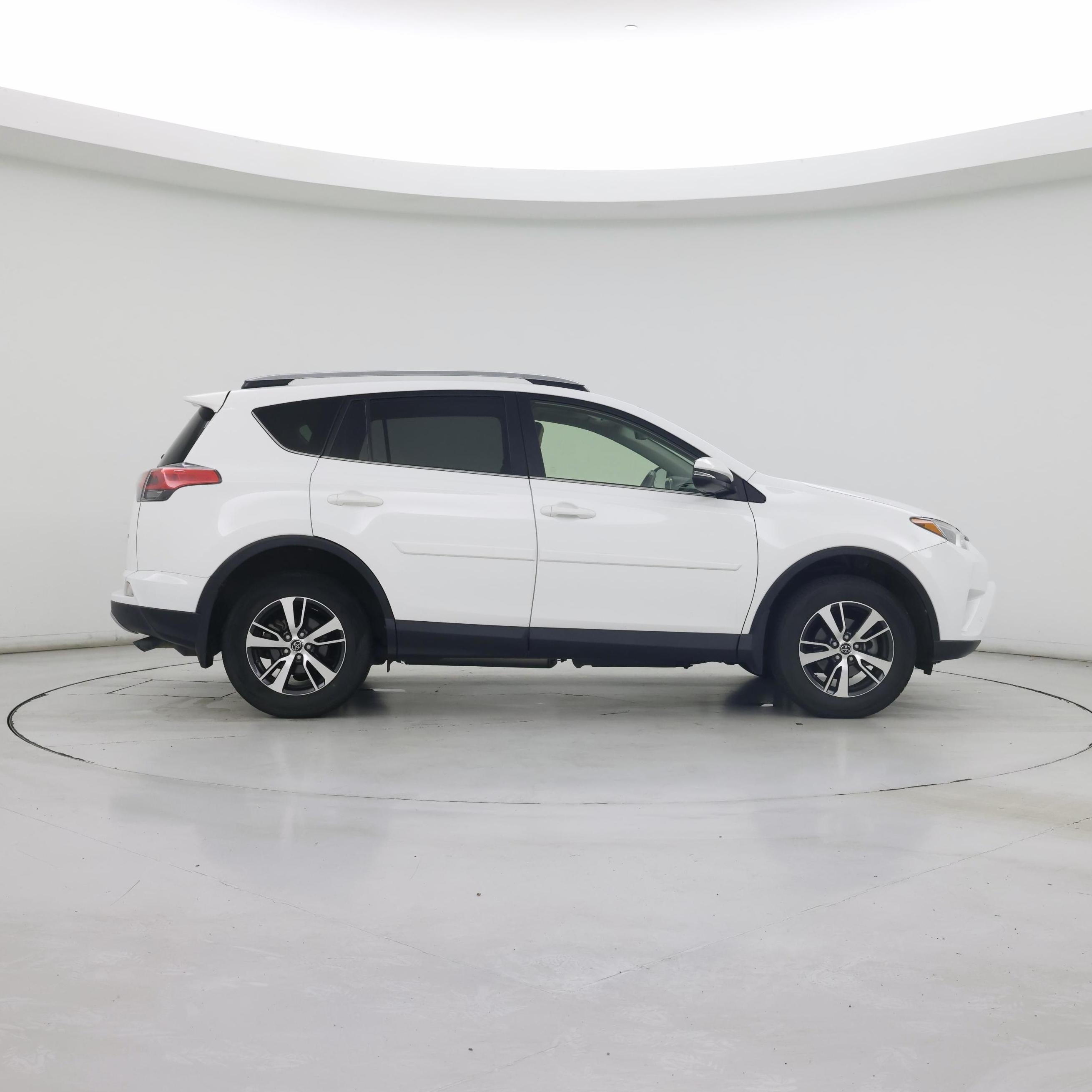 Thumbnail: 2018 Toyota RAV4 - 7