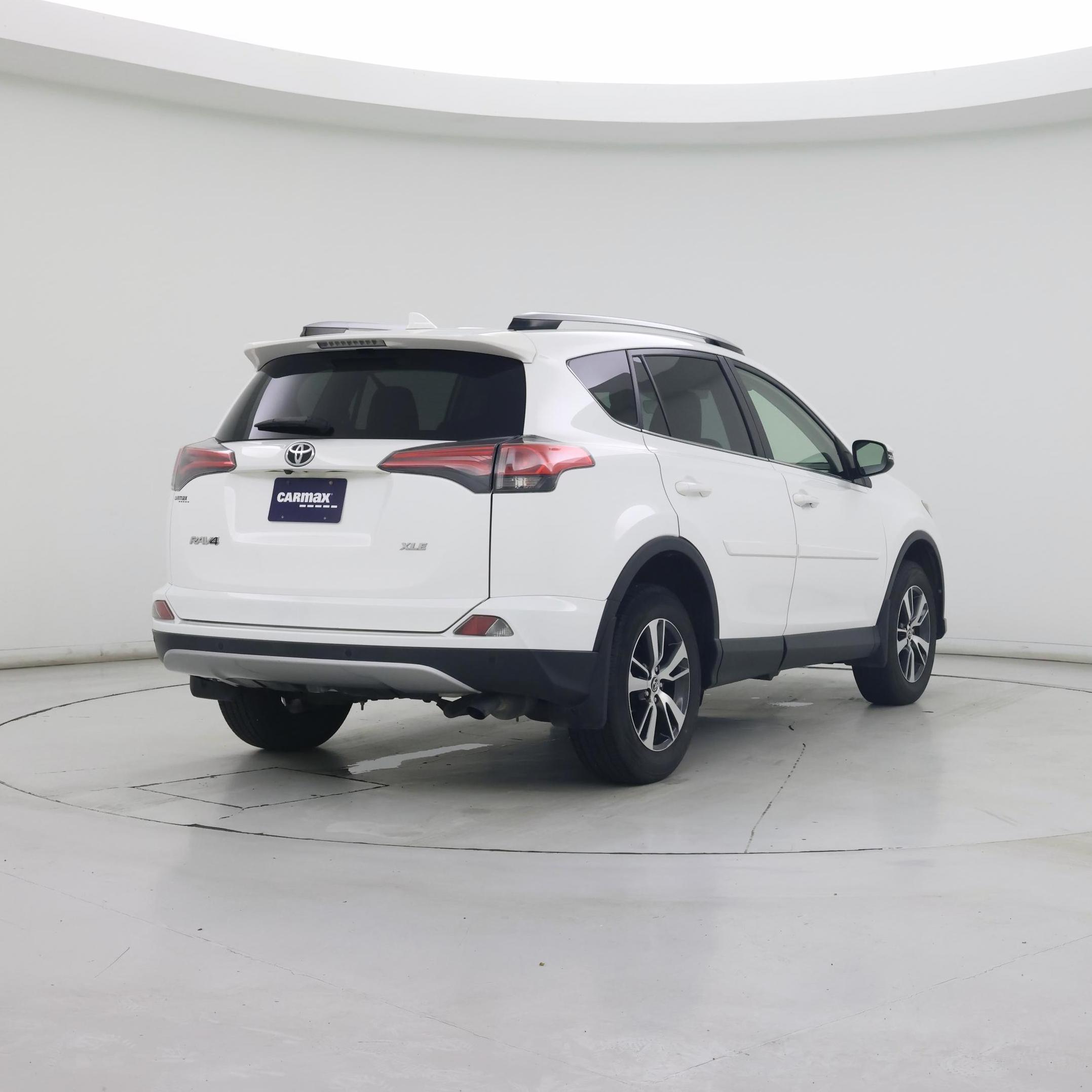Thumbnail: 2018 Toyota RAV4 - 8