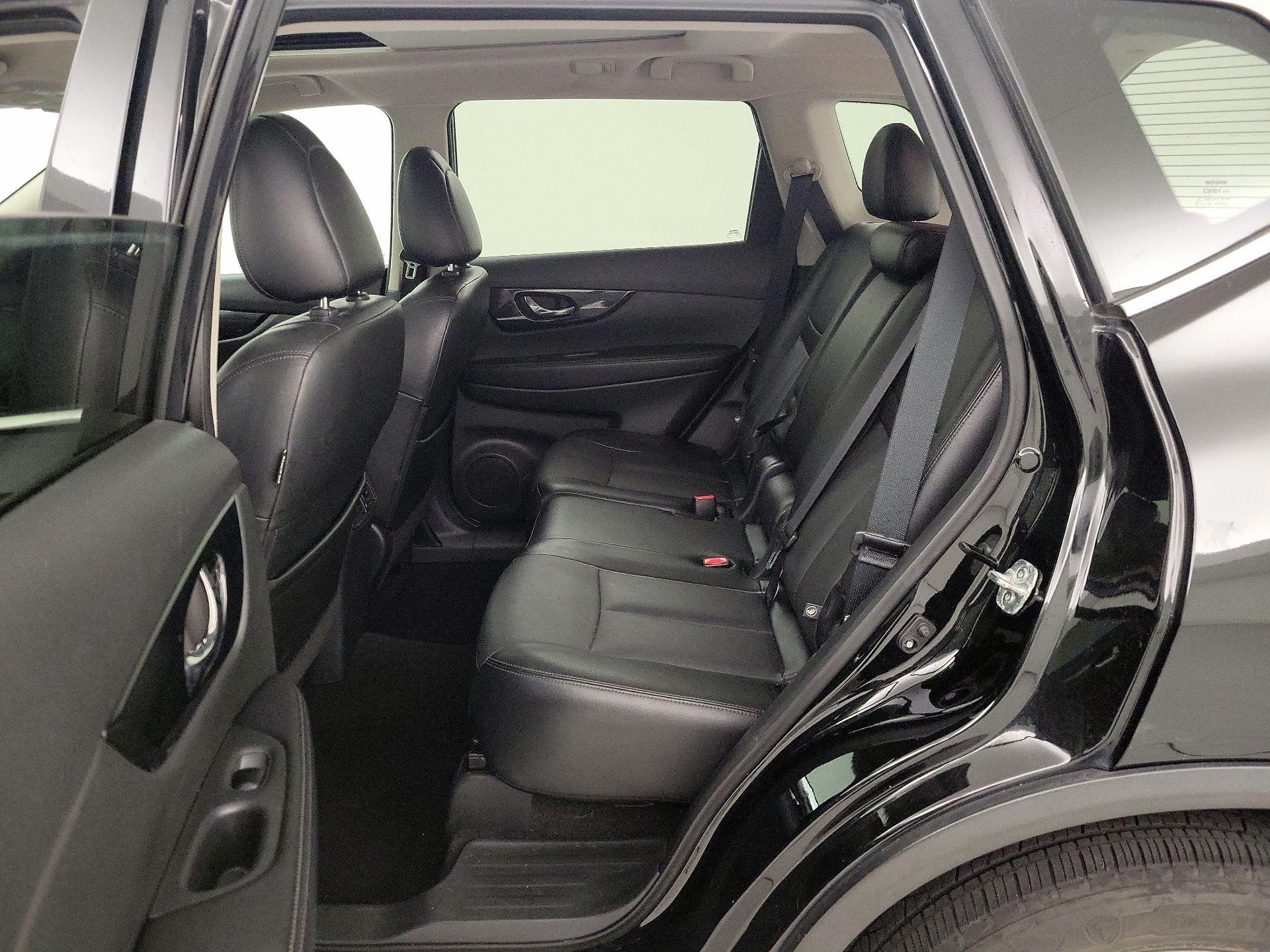 Thumbnail: 2017 Nissan Rogue - 20