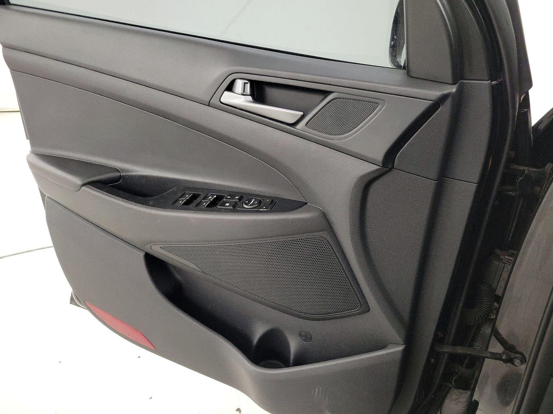 Thumbnail: 2016 Hyundai Tucson - 12