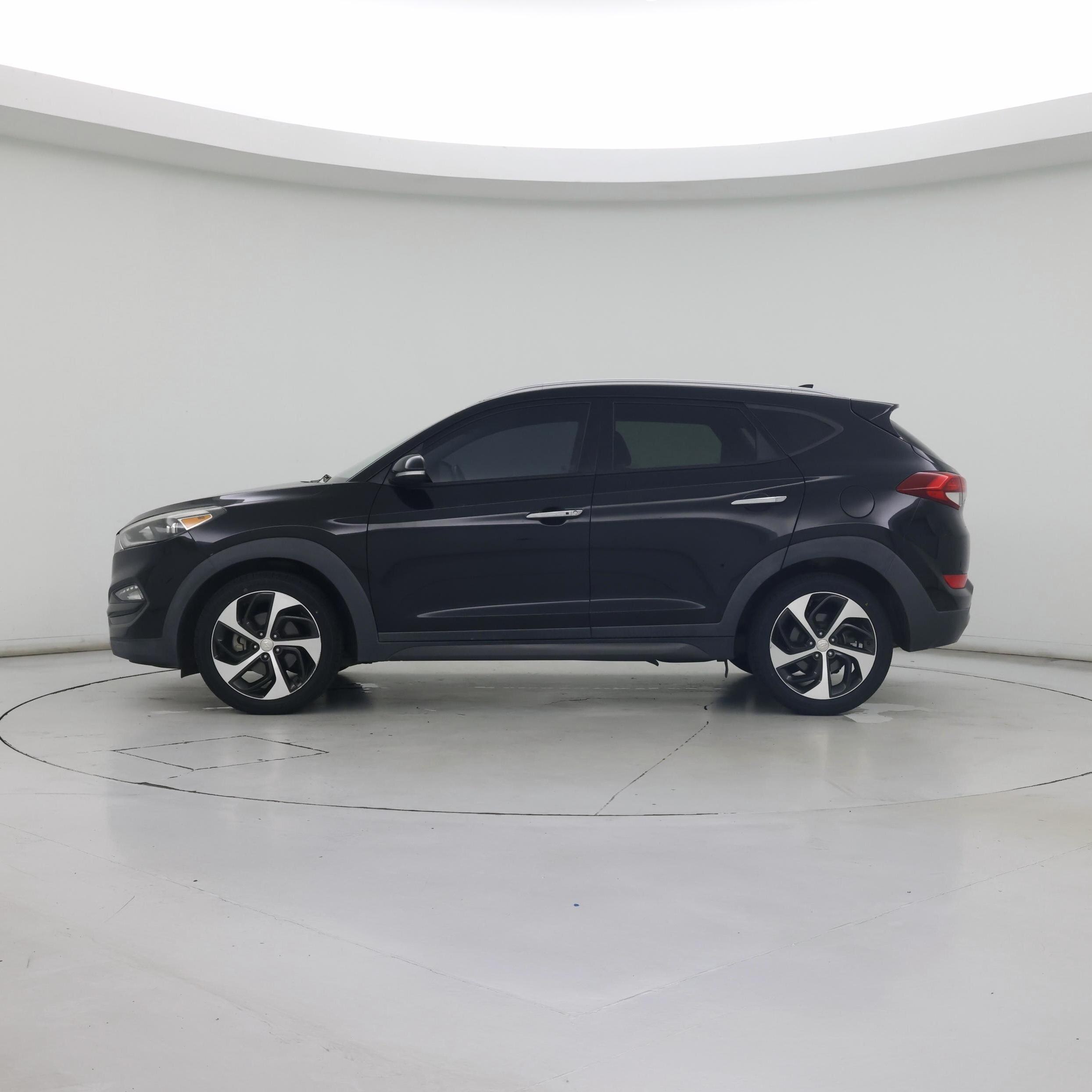 Thumbnail: 2016 Hyundai Tucson - 3