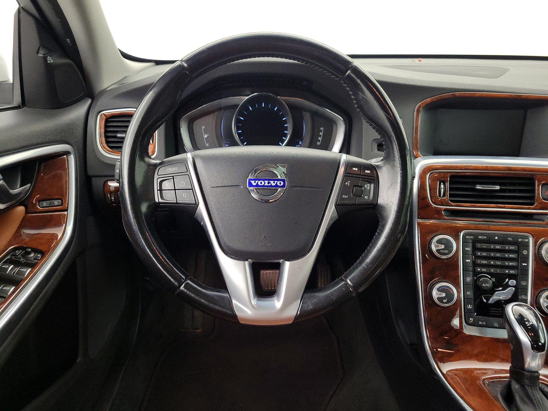 Thumbnail: 2016 Volvo S60 - 10