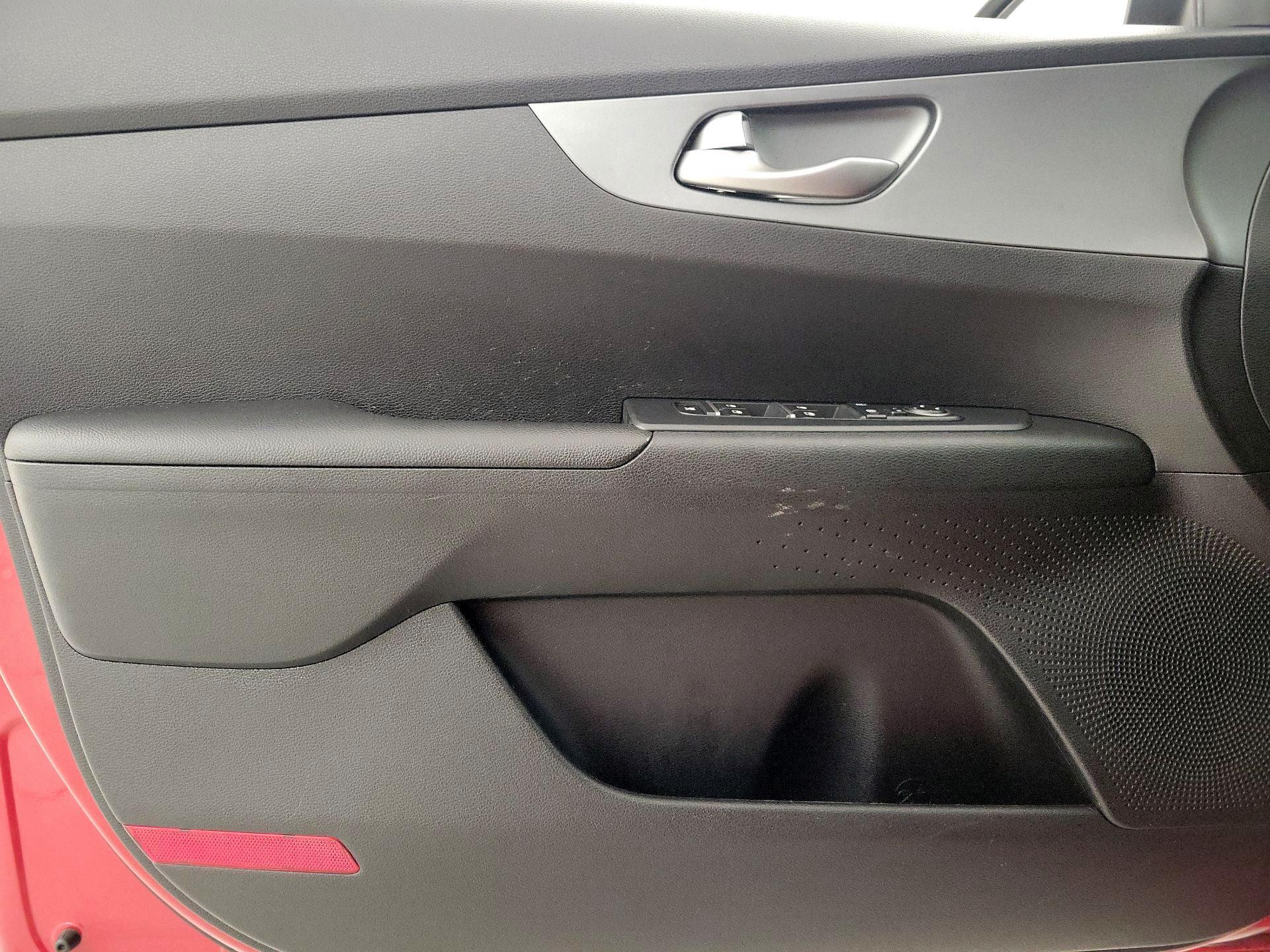 Thumbnail: 2020 Kia Forte - 12