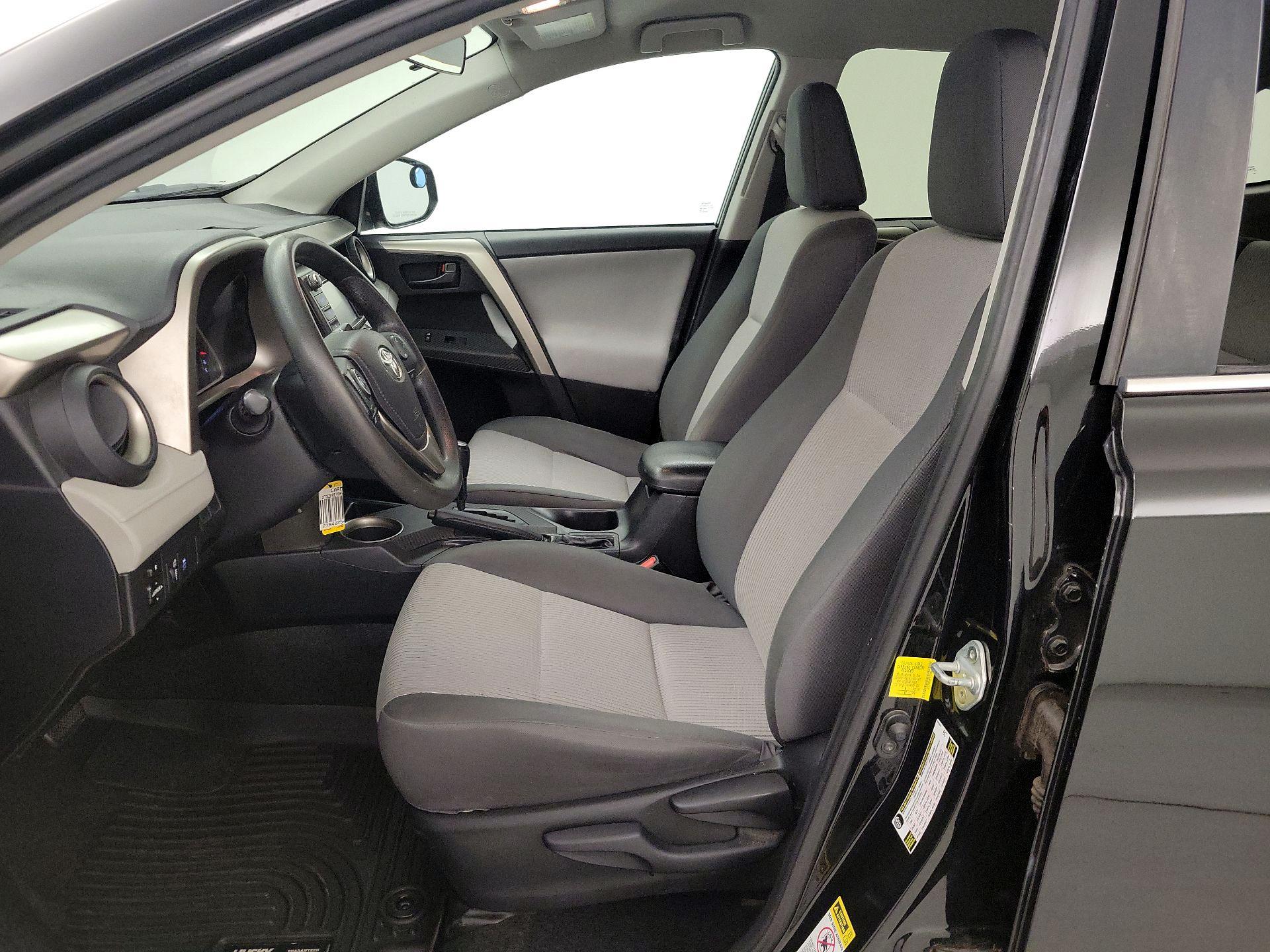 Thumbnail: 2015 Toyota RAV4 - 11