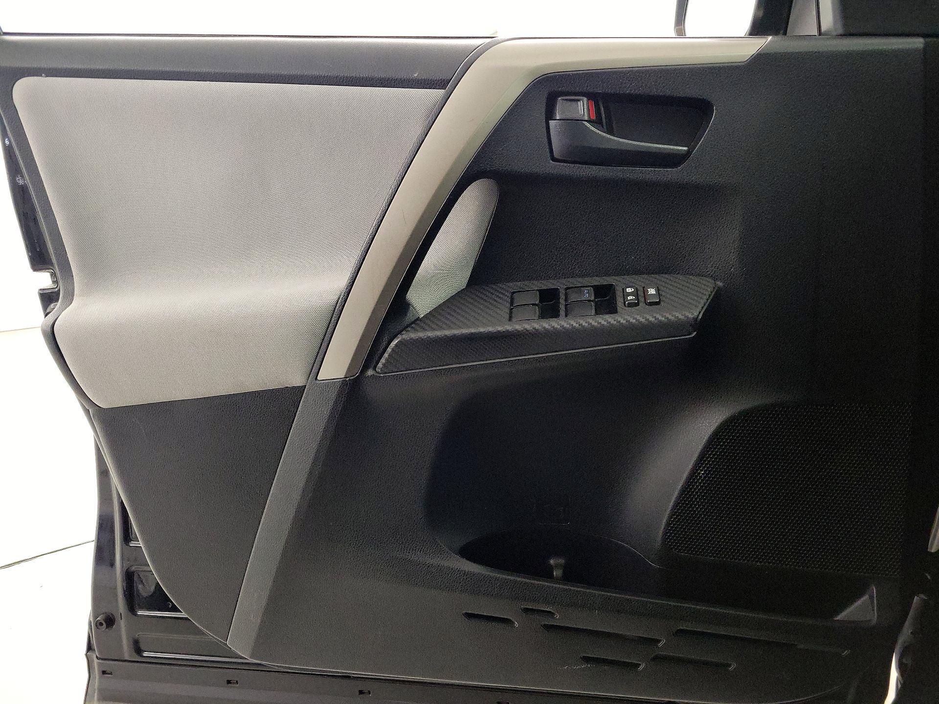 Thumbnail: 2015 Toyota RAV4 - 12