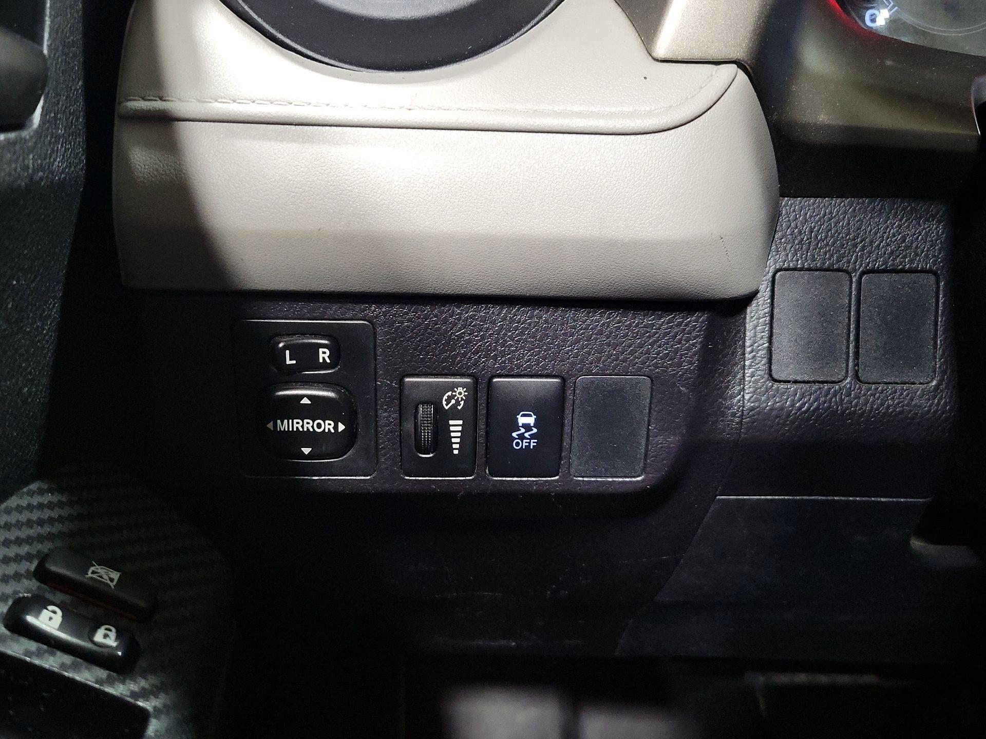 Thumbnail: 2015 Toyota RAV4 - 13