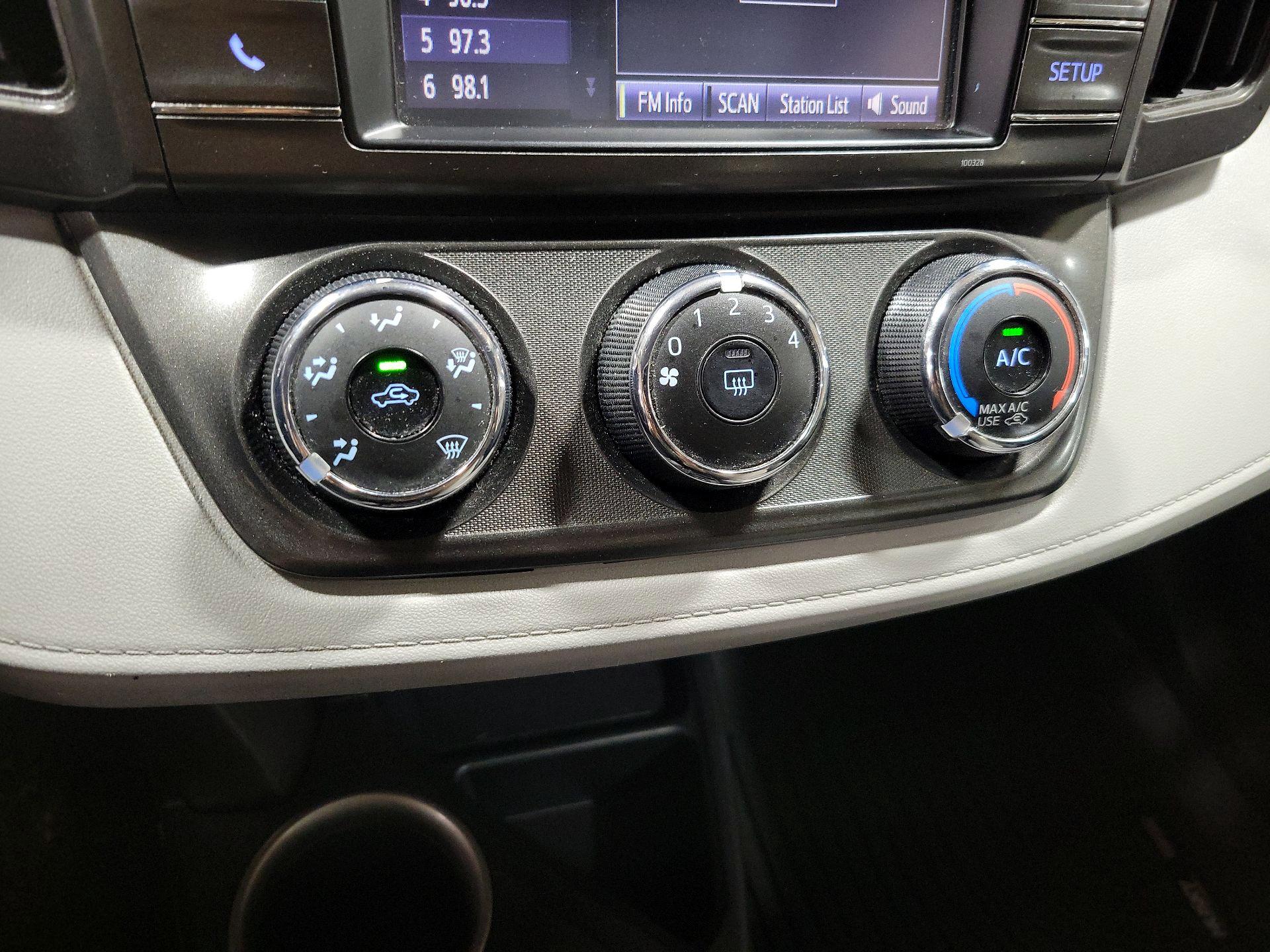 Thumbnail: 2015 Toyota RAV4 - 16