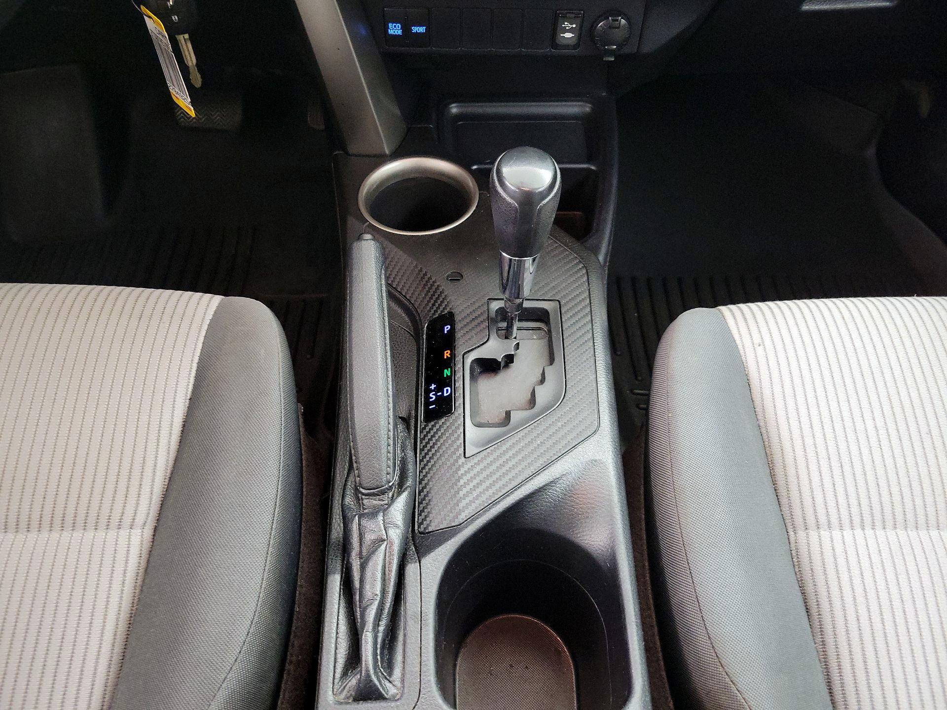Thumbnail: 2015 Toyota RAV4 - 17