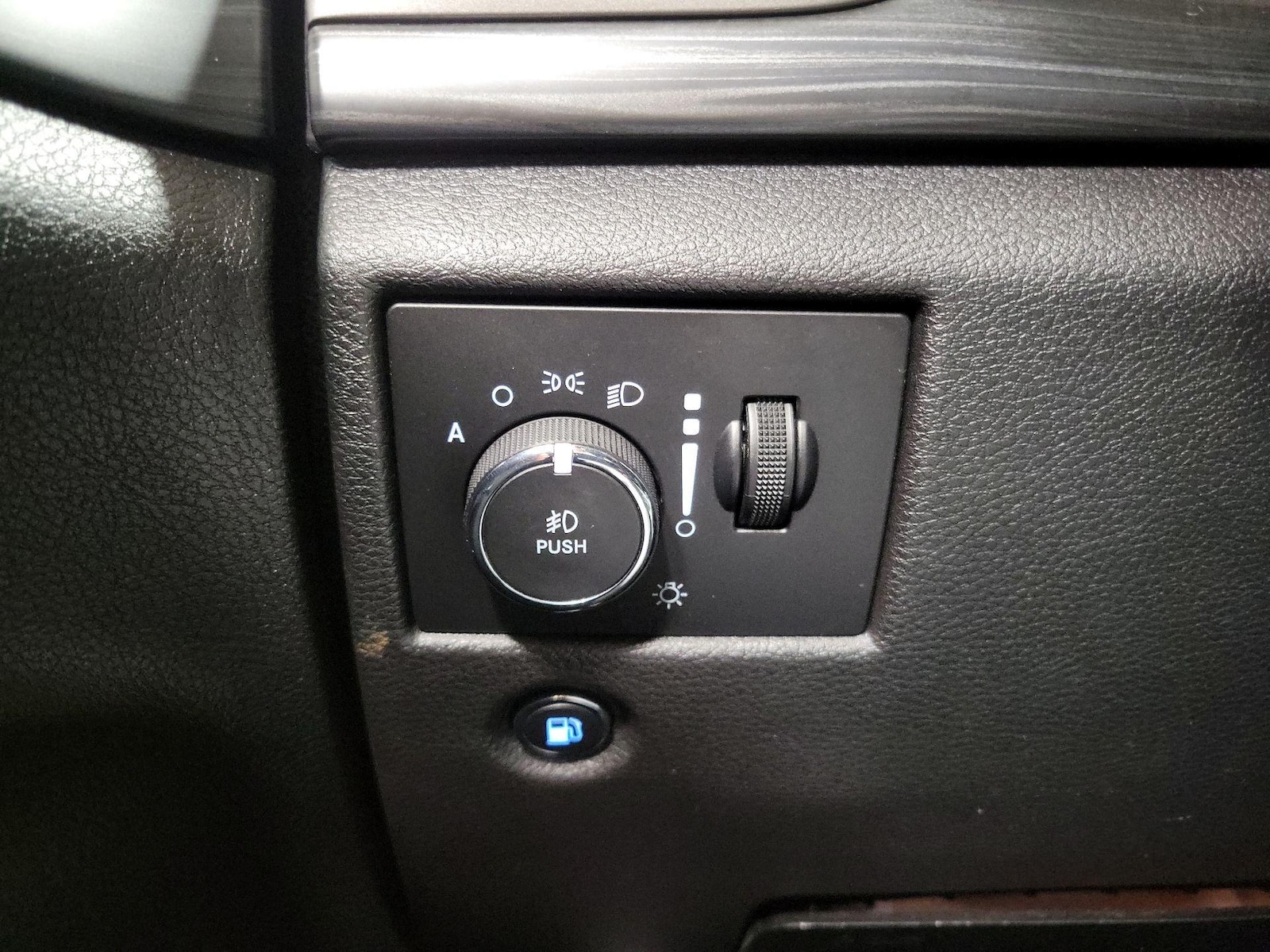 2019 Jeep Grand Cherokee Altitude - Photo 14