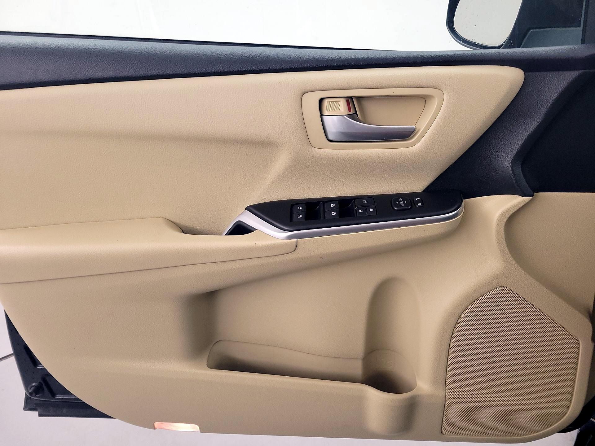 Thumbnail: 2017 Toyota Camry - 12