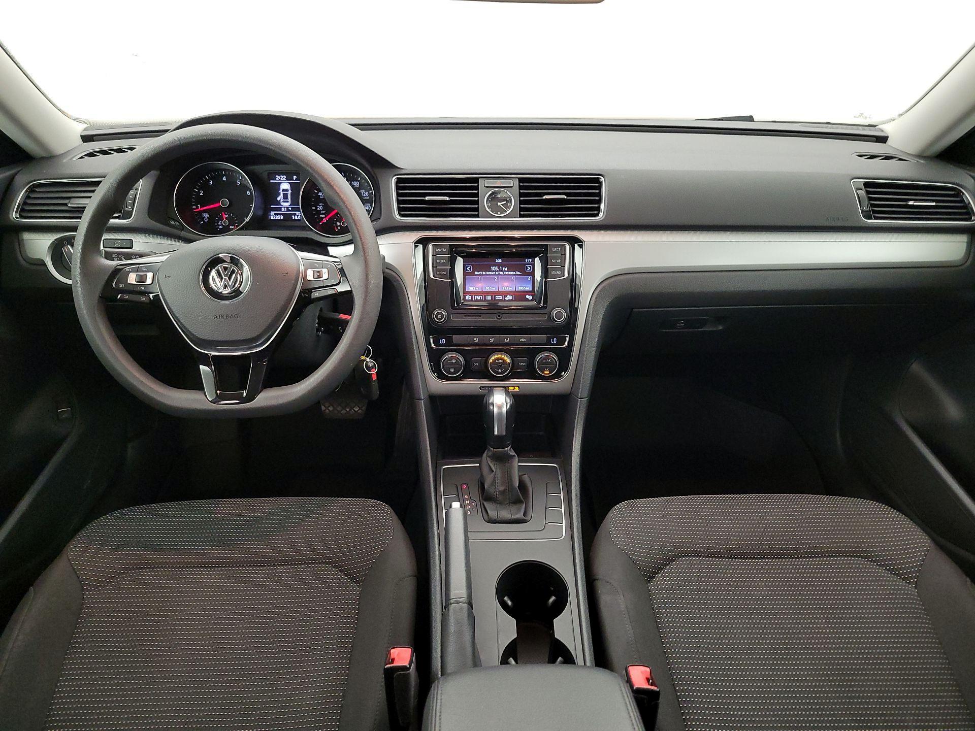 Thumbnail: 2016 Volkswagen Passat - 9