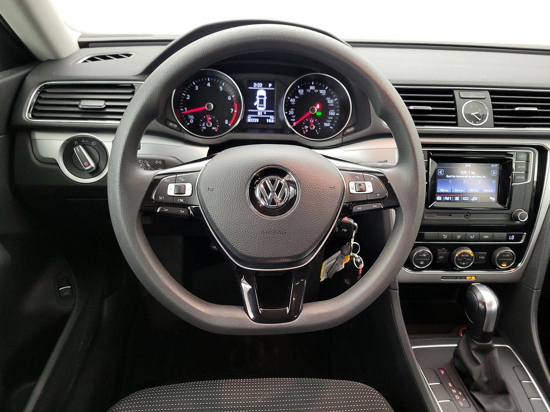Thumbnail: 2016 Volkswagen Passat - 10