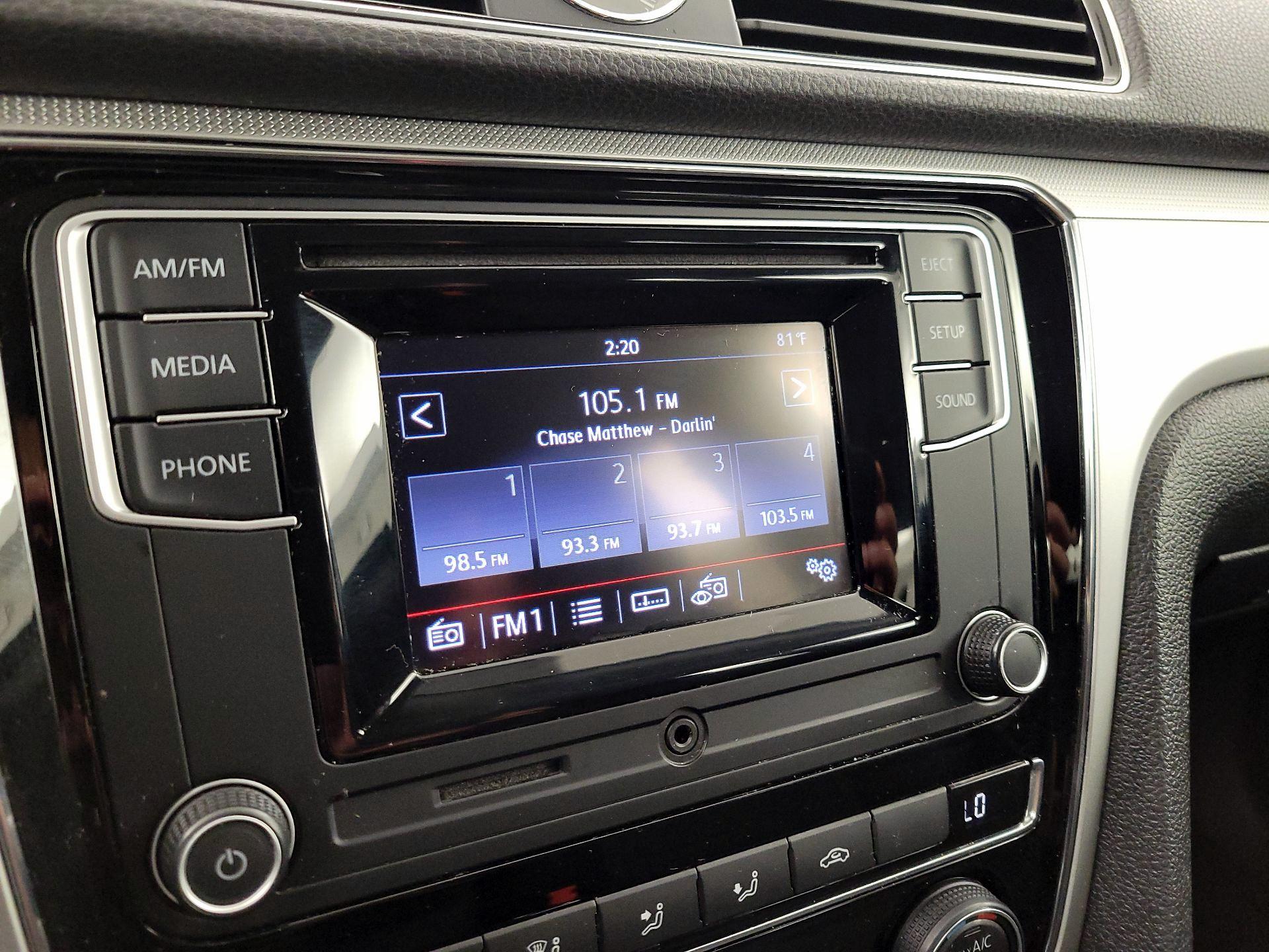Thumbnail: 2016 Volkswagen Passat - 15