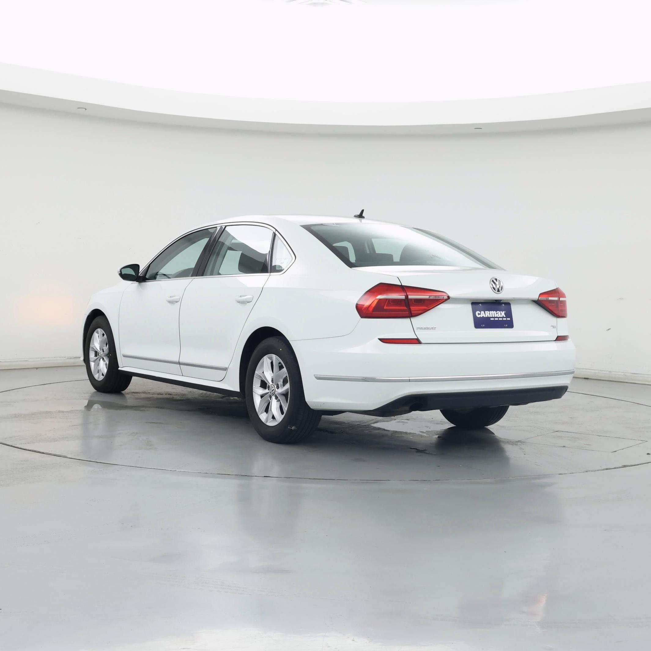 Thumbnail: 2016 Volkswagen Passat - 2