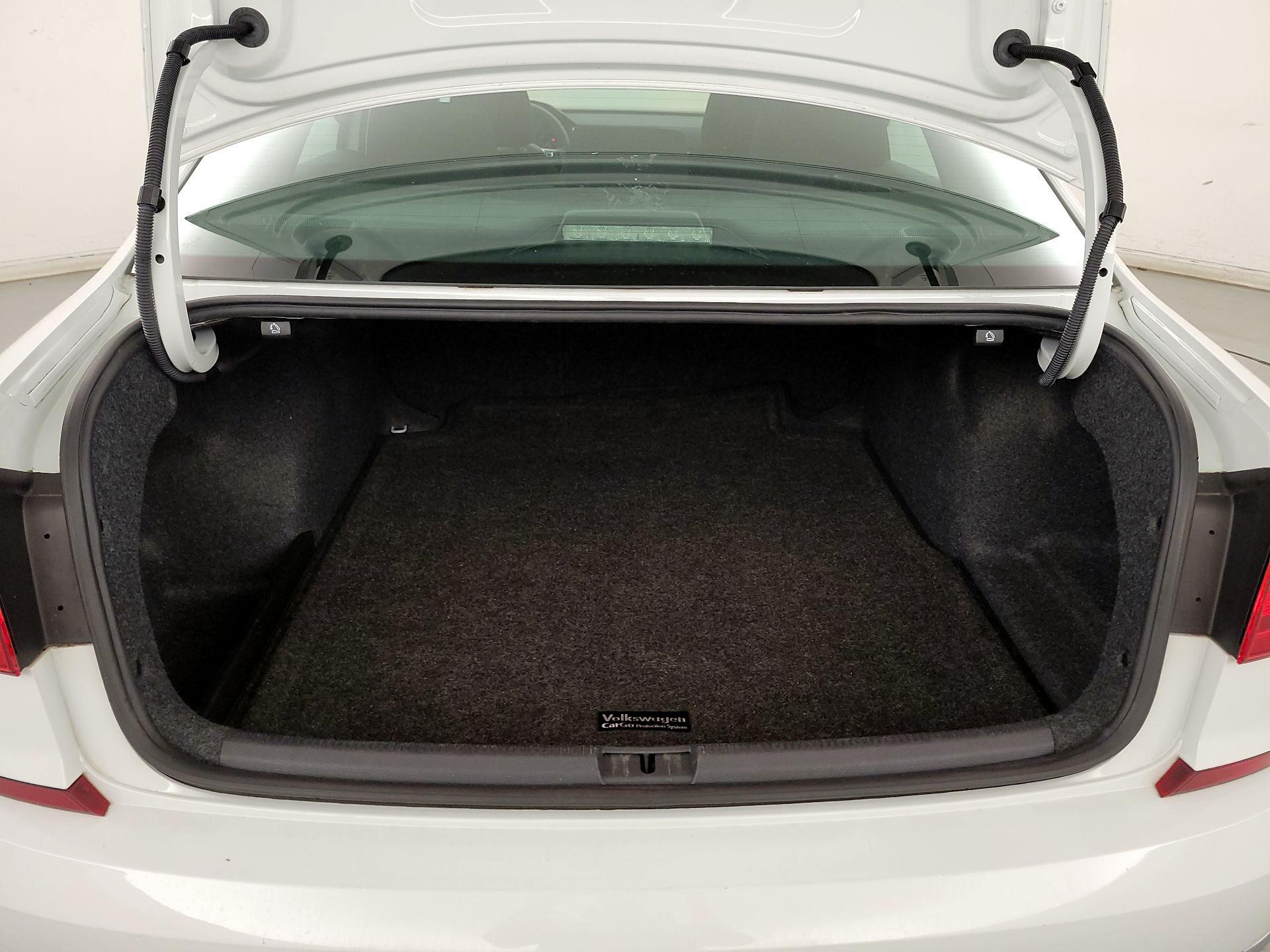 Thumbnail: 2016 Volkswagen Passat - 20