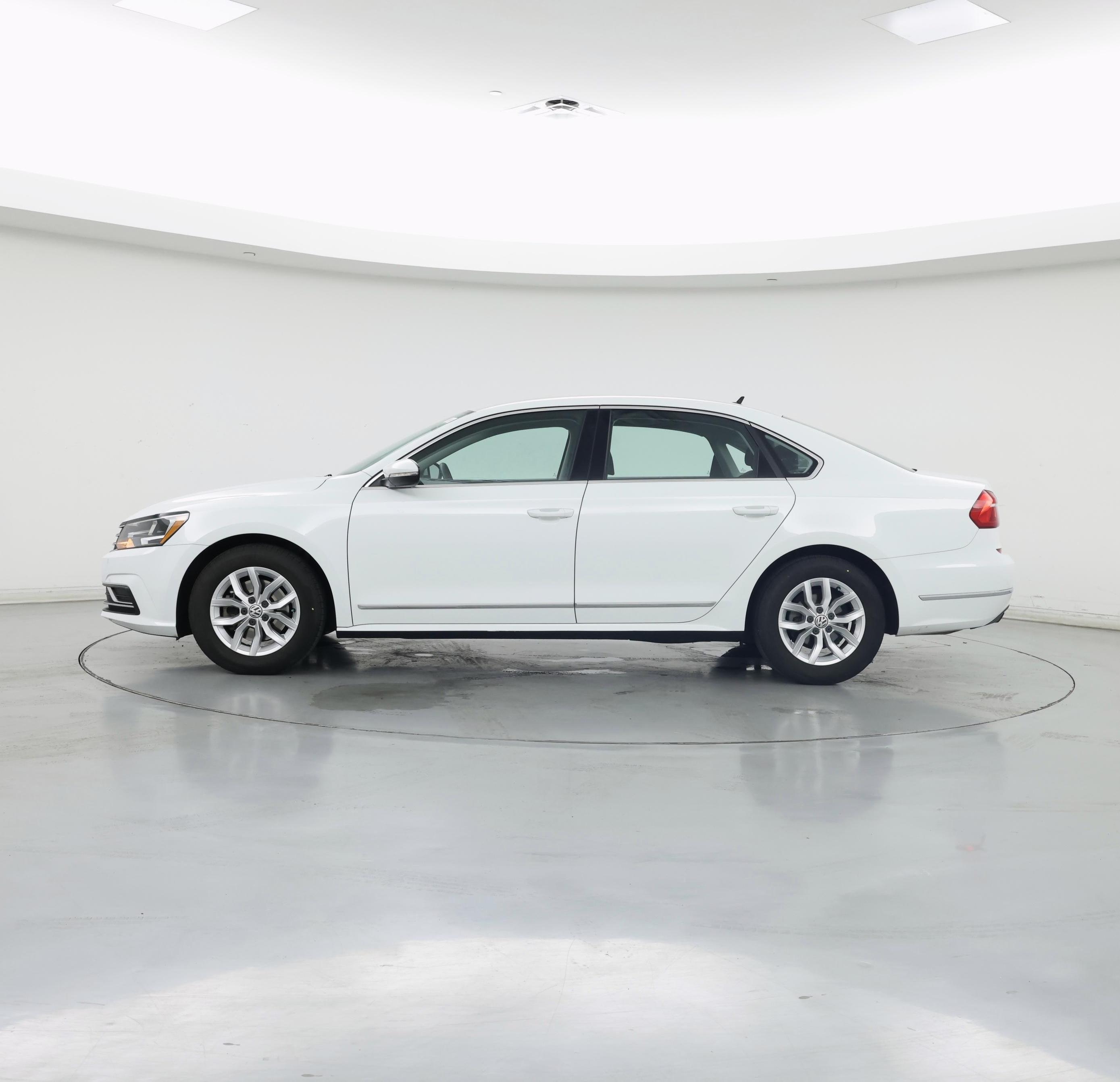 Thumbnail: 2016 Volkswagen Passat - 3
