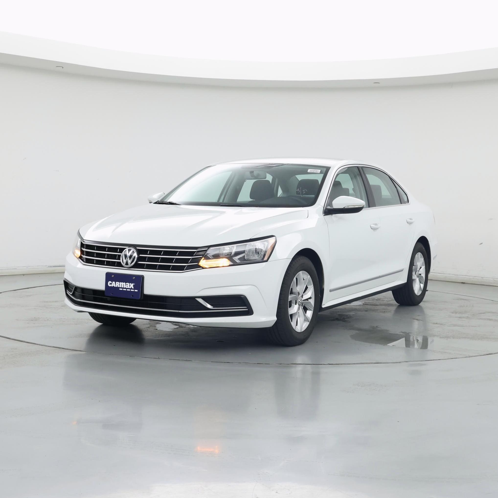 Thumbnail: 2016 Volkswagen Passat - 4