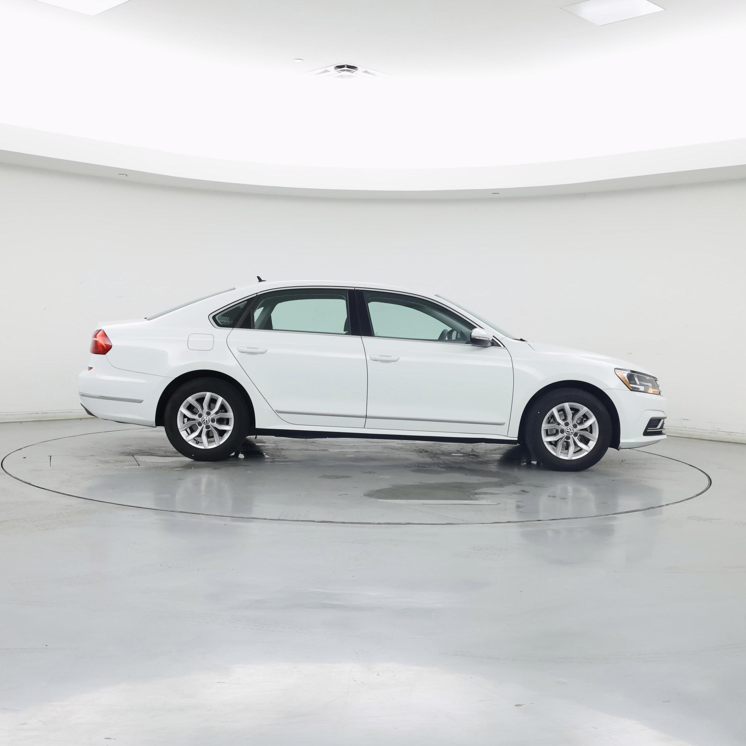 Thumbnail: 2016 Volkswagen Passat - 7