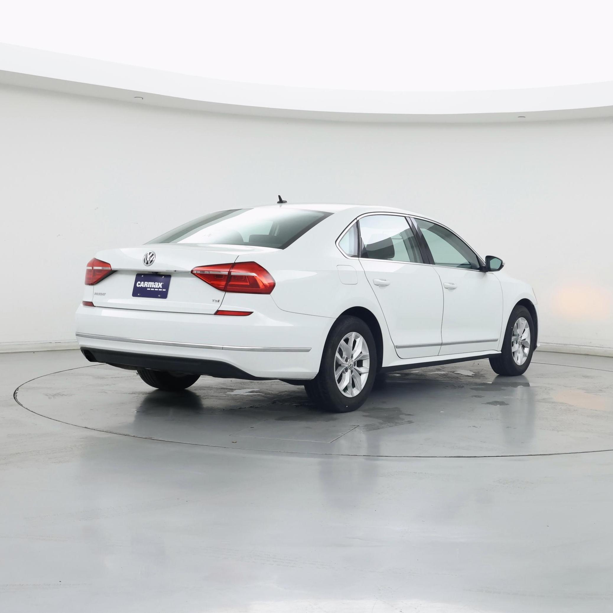 Thumbnail: 2016 Volkswagen Passat - 8