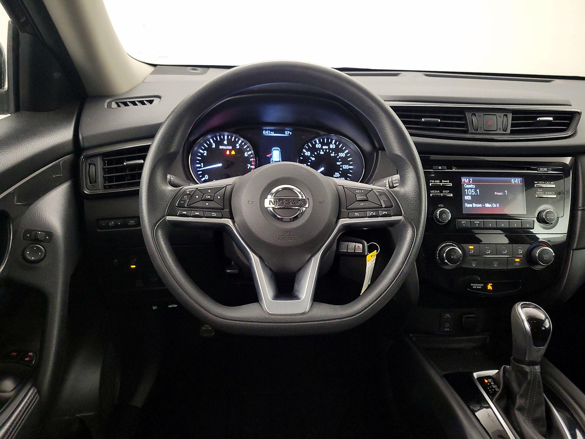 Thumbnail: 2017 Nissan Rogue - 10