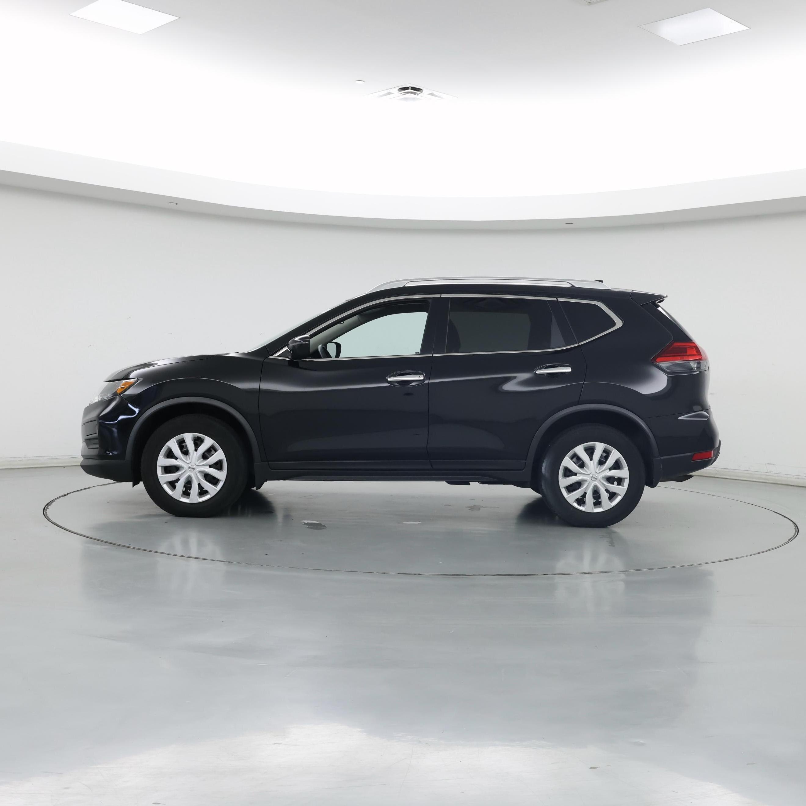 Thumbnail: 2017 Nissan Rogue - 3
