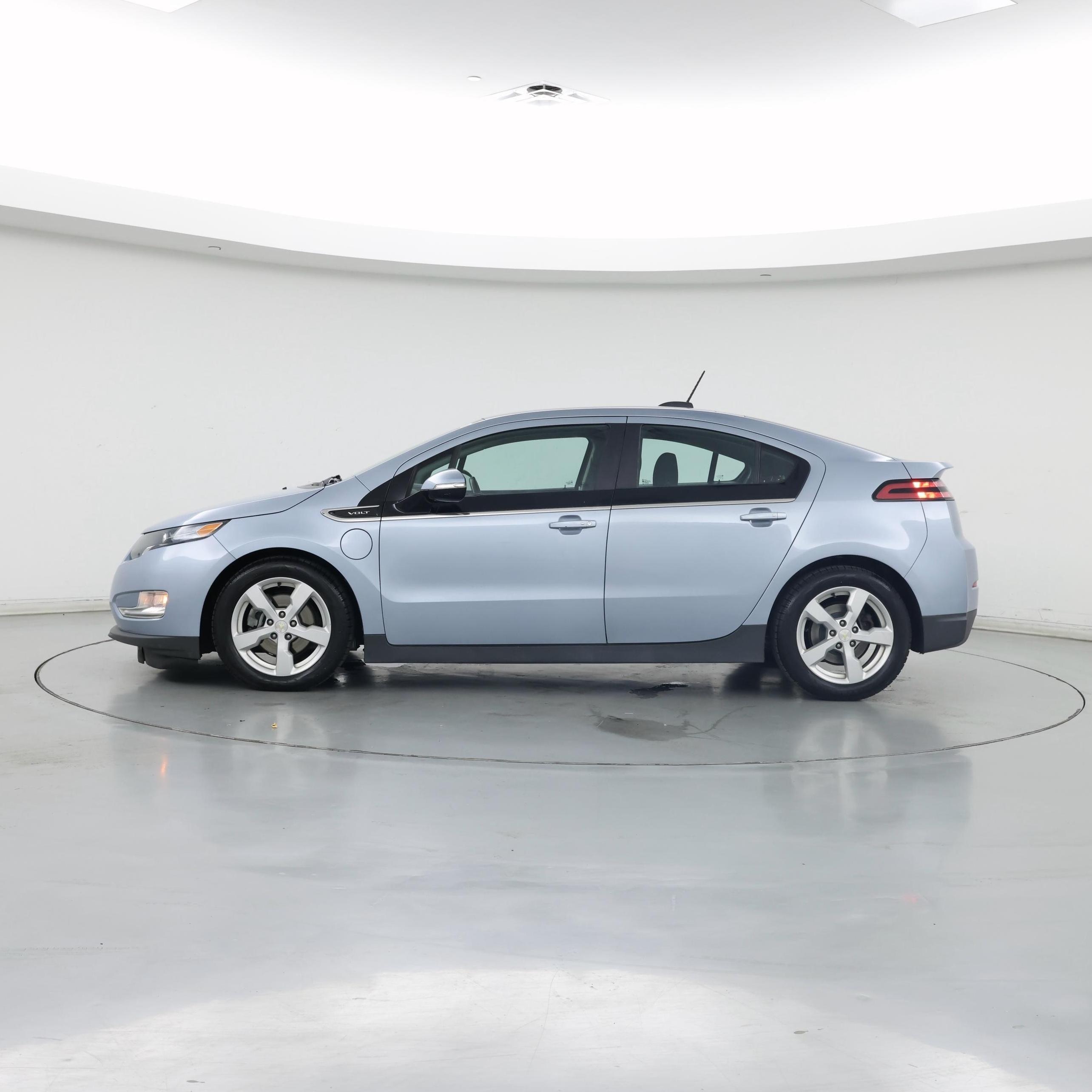 Thumbnail: 2015 Chevrolet Volt - 3