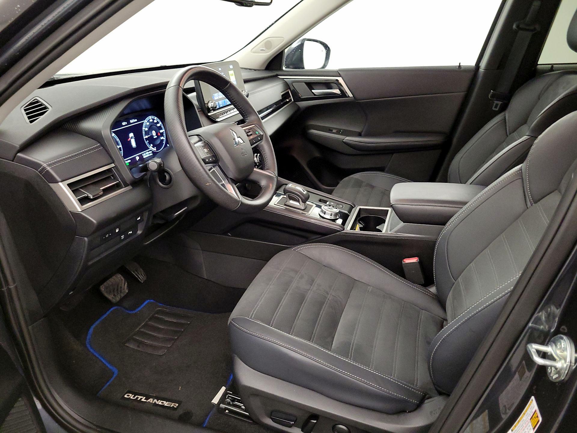 Thumbnail: 2025 Mitsubishi Outlander - 11