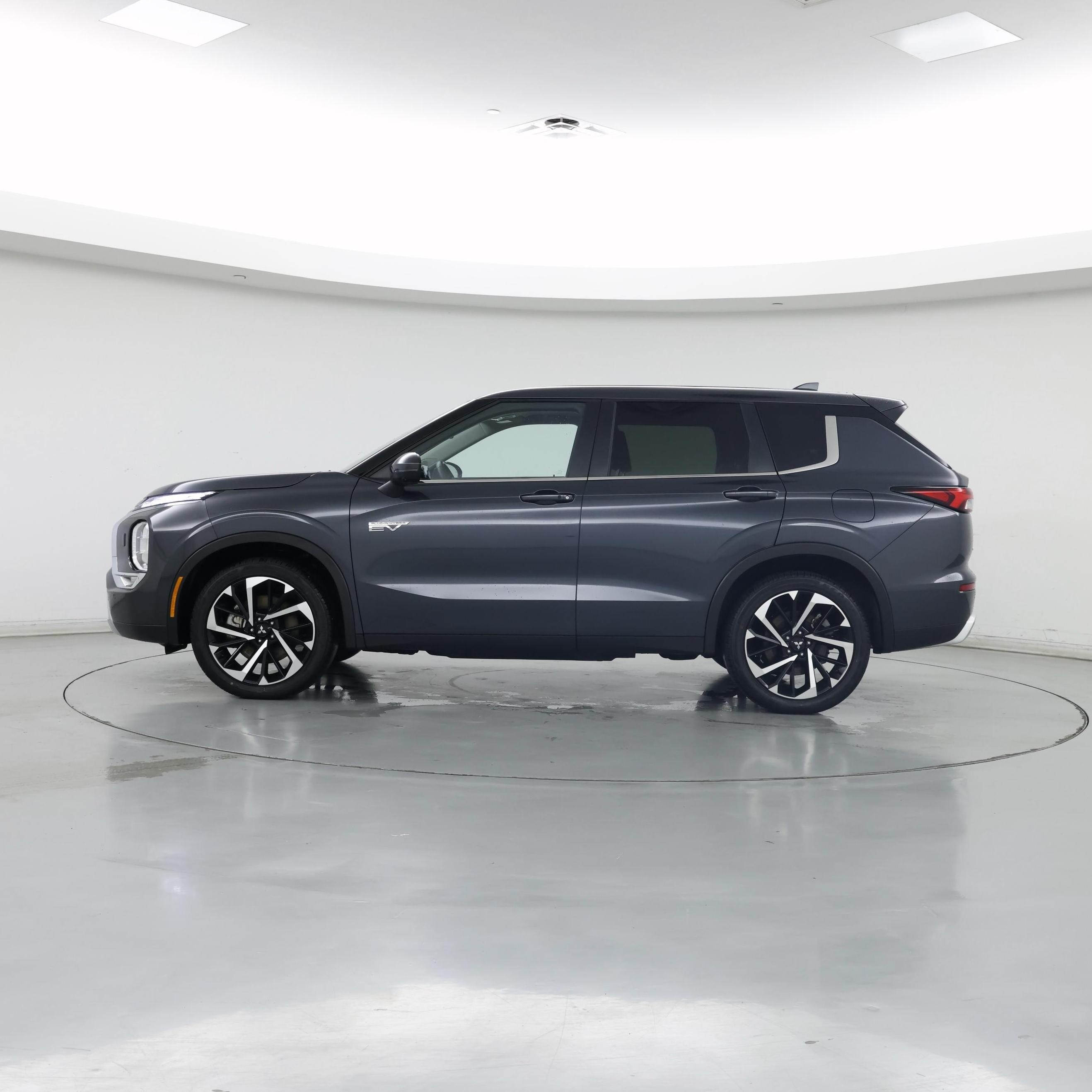Thumbnail: 2025 Mitsubishi Outlander - 3