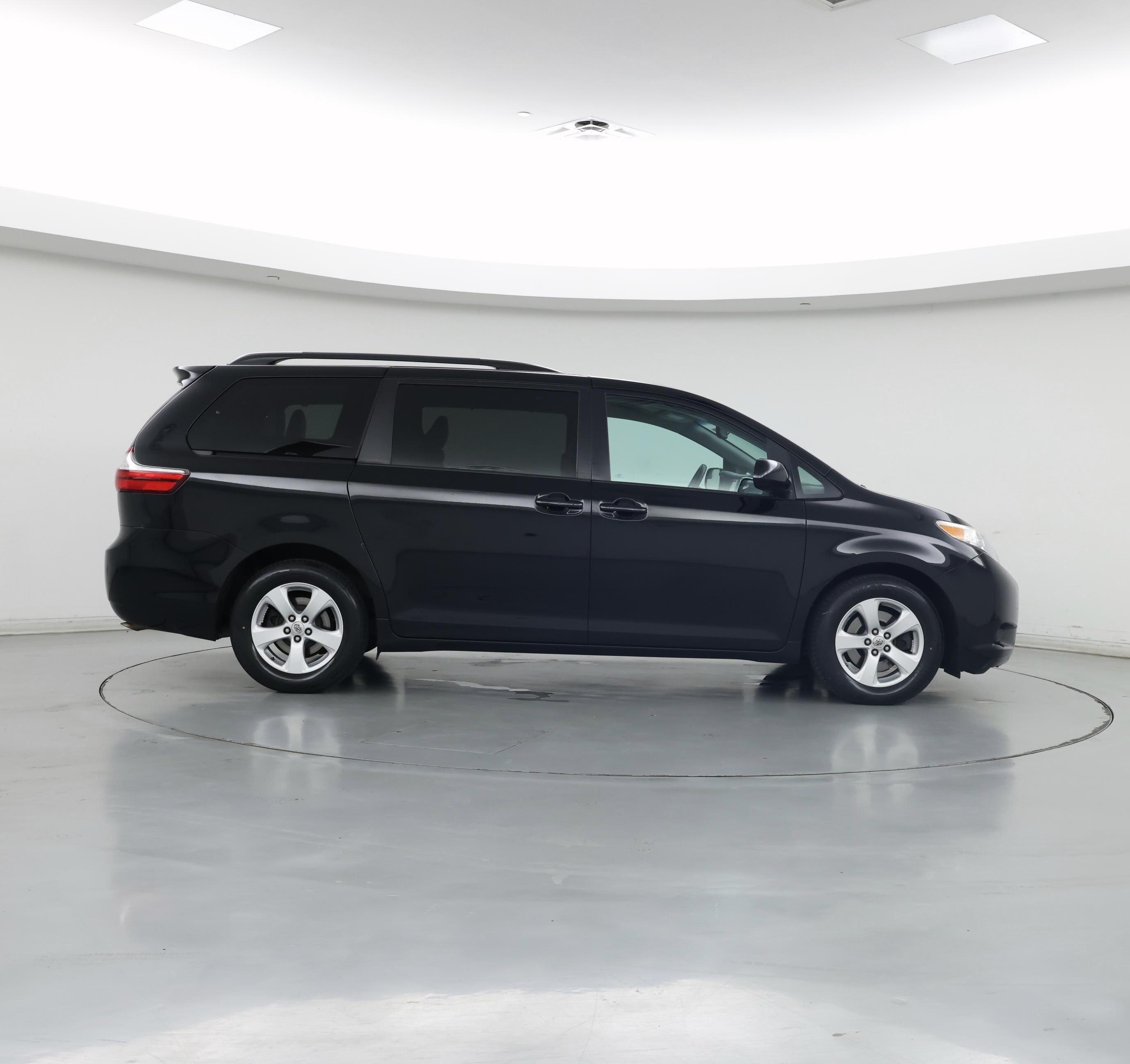 Thumbnail: 2017 Toyota Sienna - 7