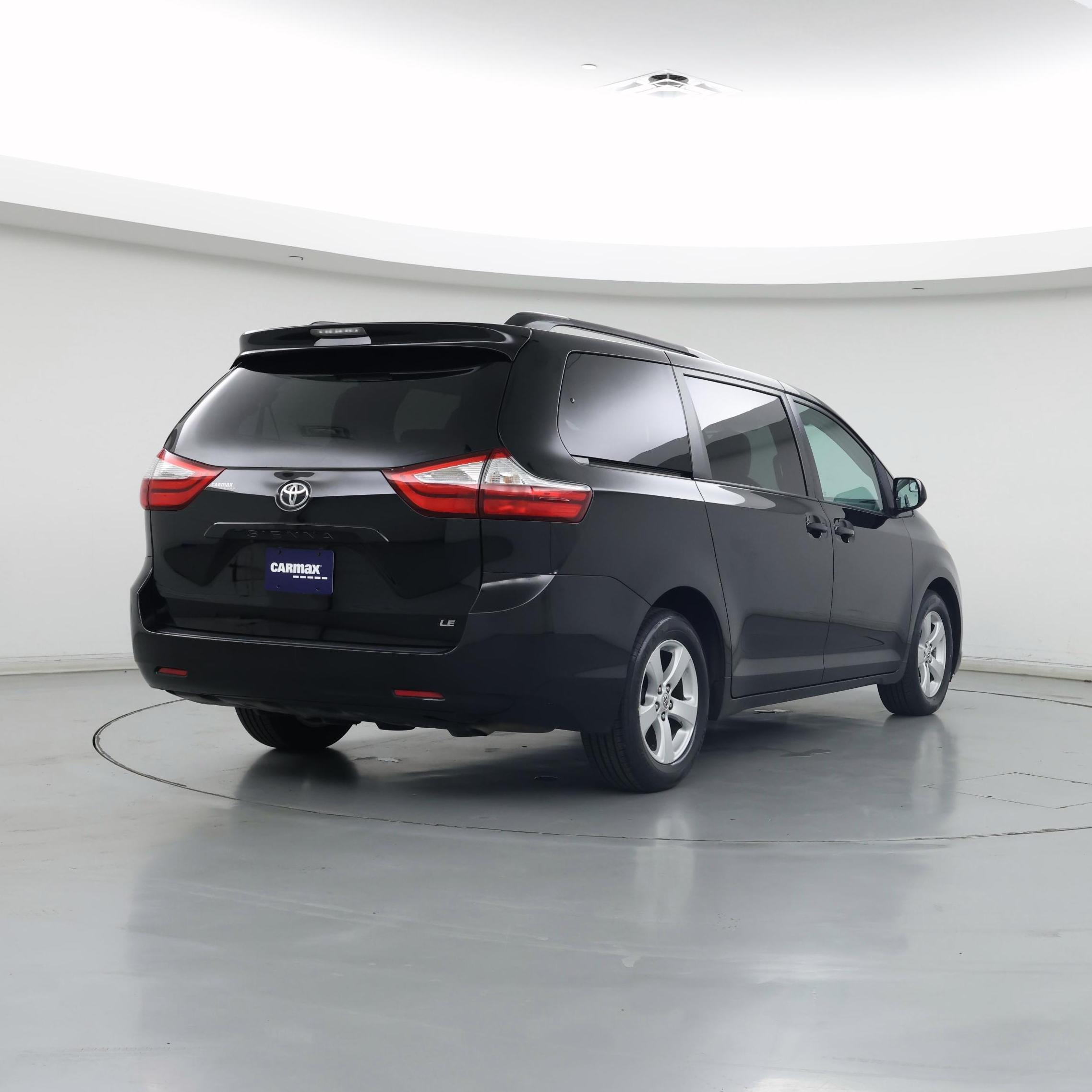 Thumbnail: 2017 Toyota Sienna - 8