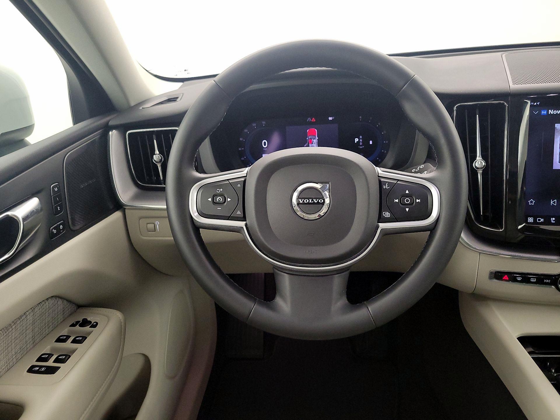 Thumbnail: 2022 Volvo XC60 - 10