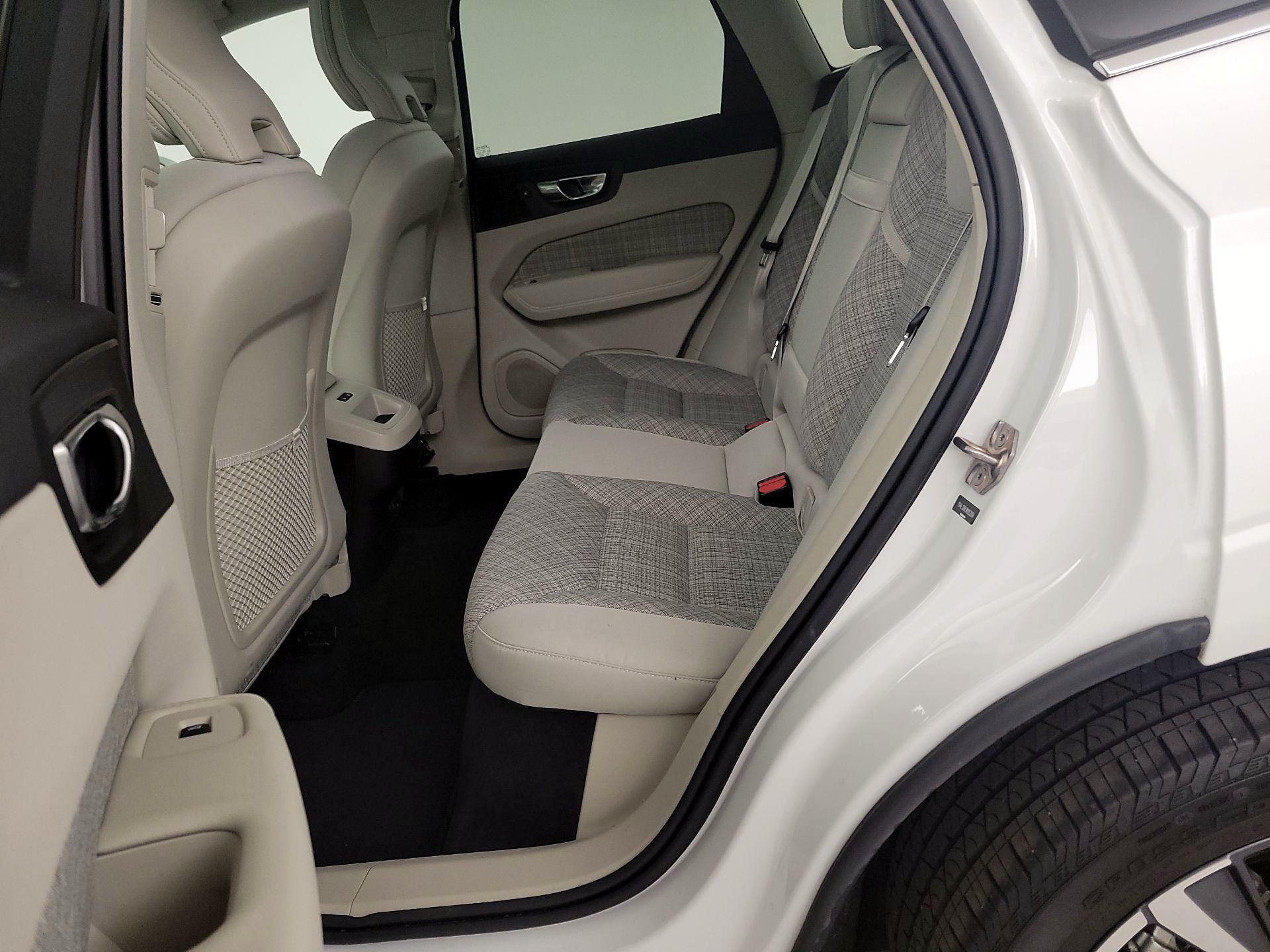 Thumbnail: 2022 Volvo XC60 - 20