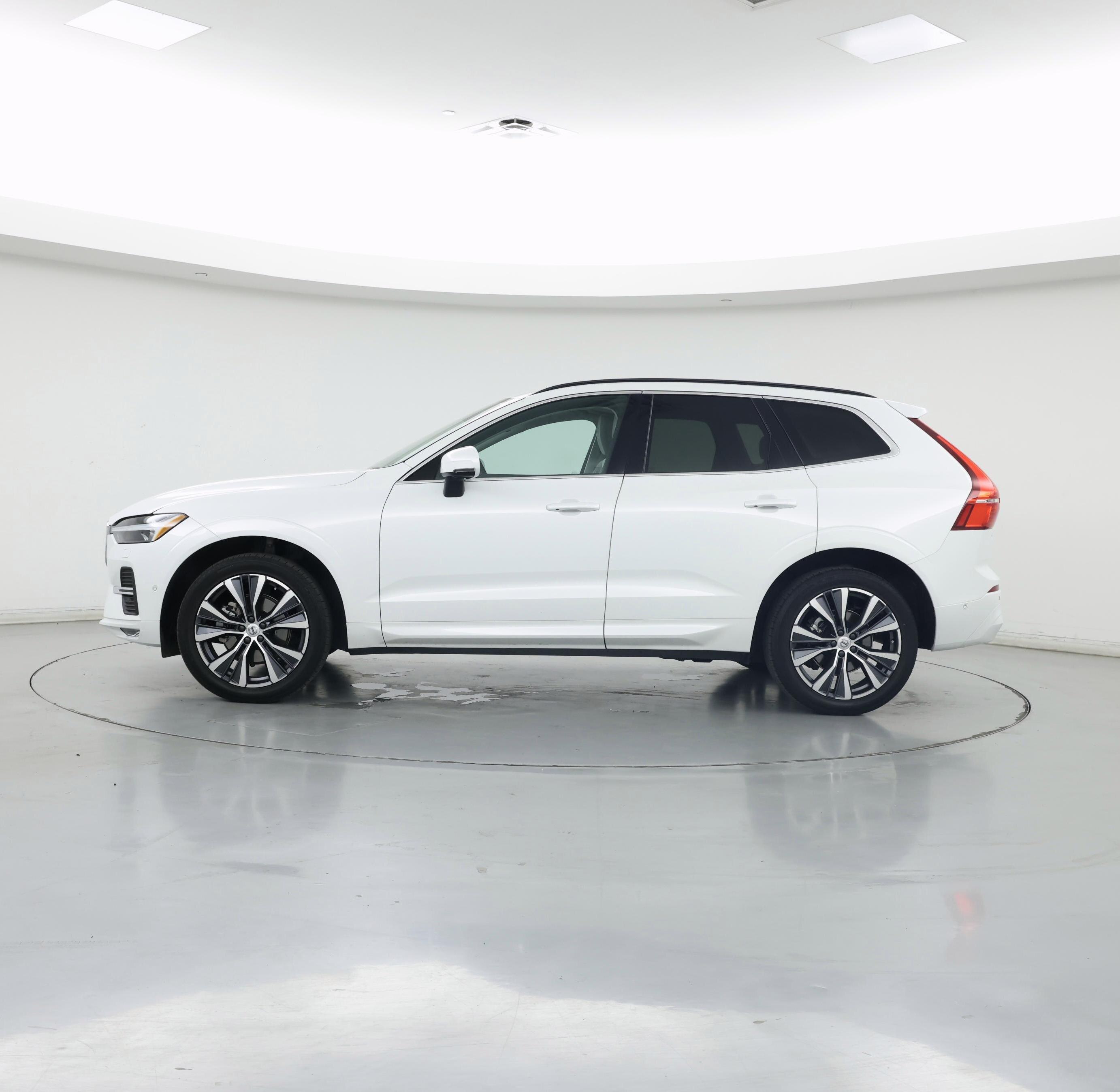 Thumbnail: 2022 Volvo XC60 - 3