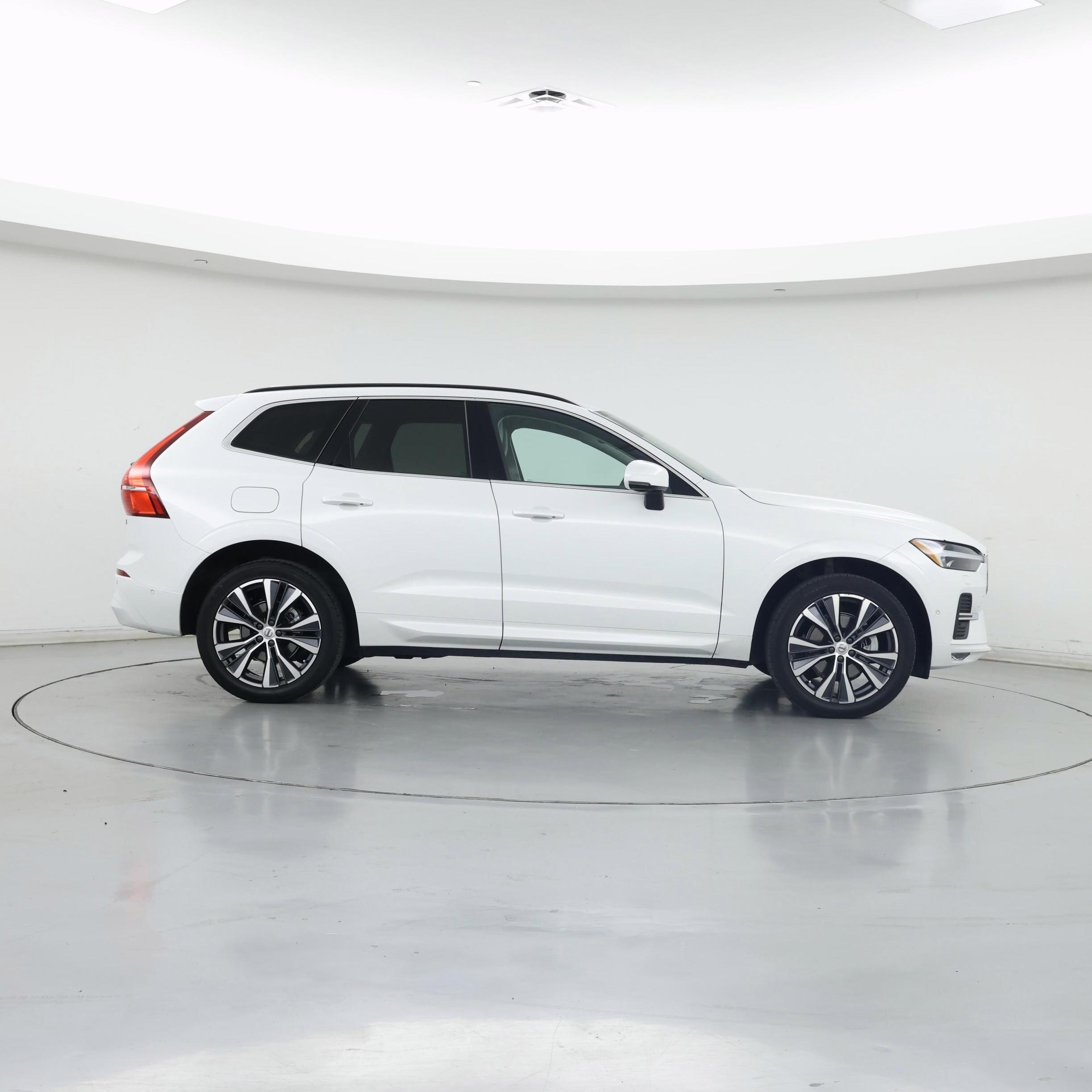 Thumbnail: 2022 Volvo XC60 - 7