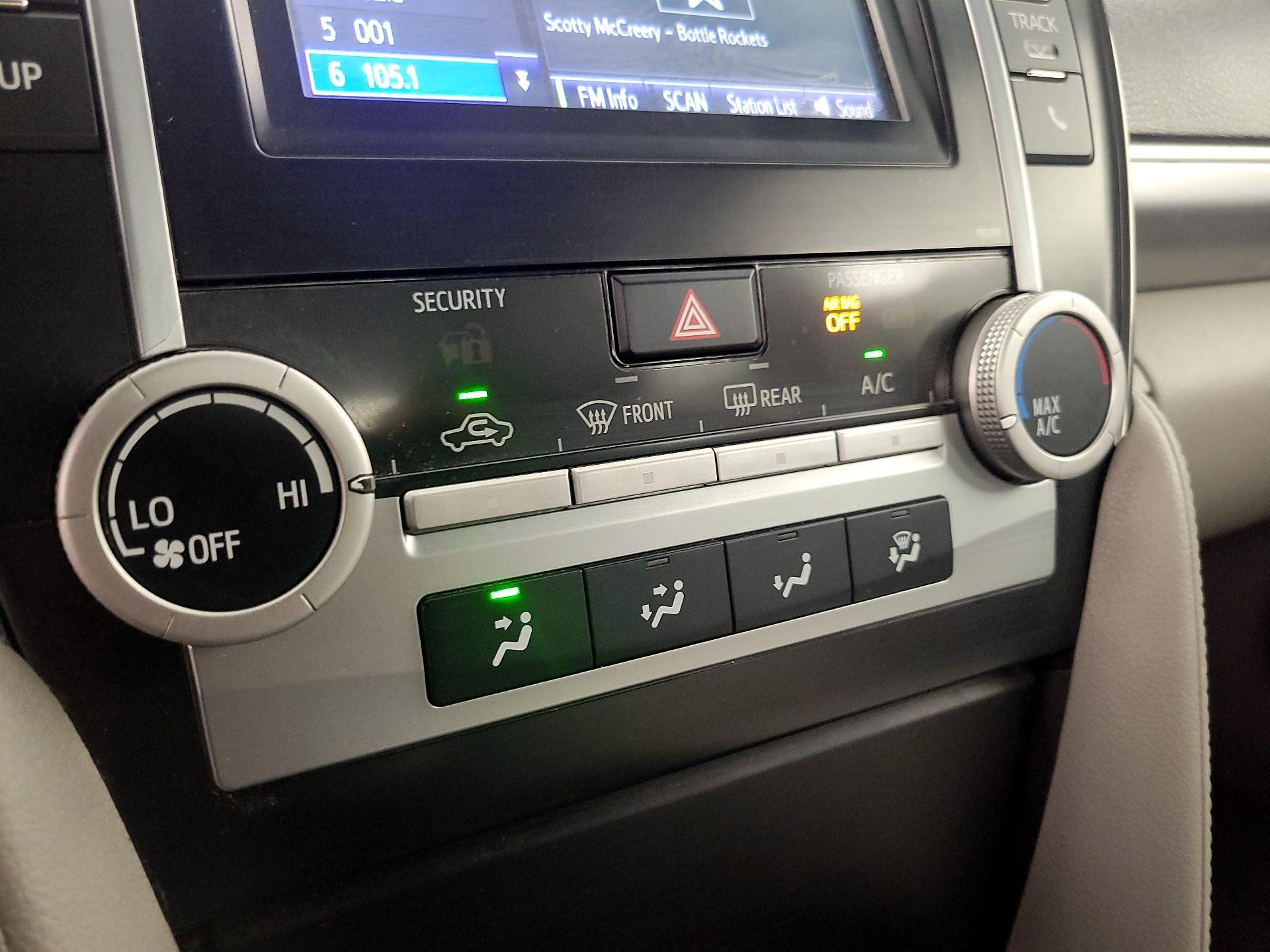 Thumbnail: 2014 Toyota Camry - 16