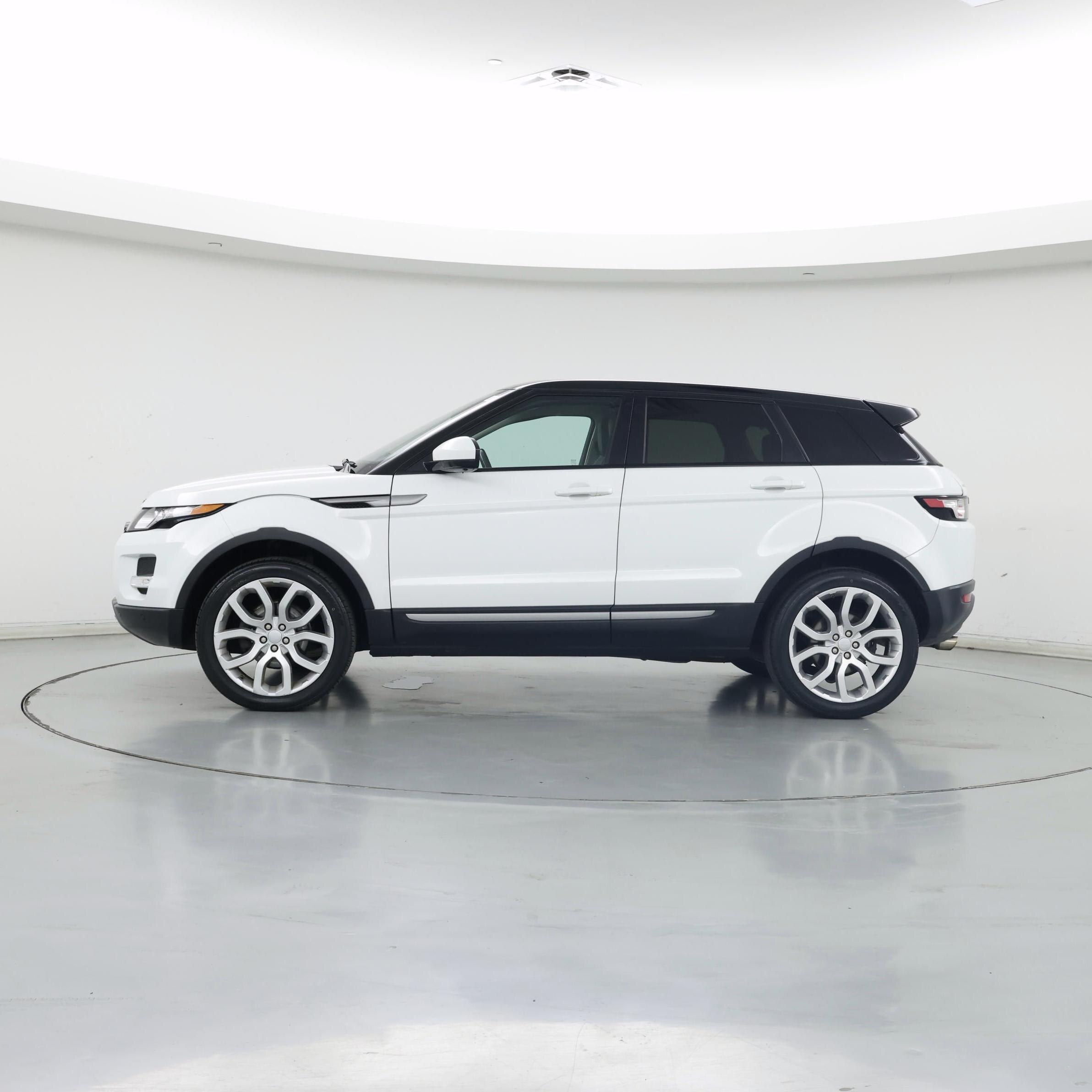 Thumbnail: 2015 Land Rover Range Rover Evoque - 3