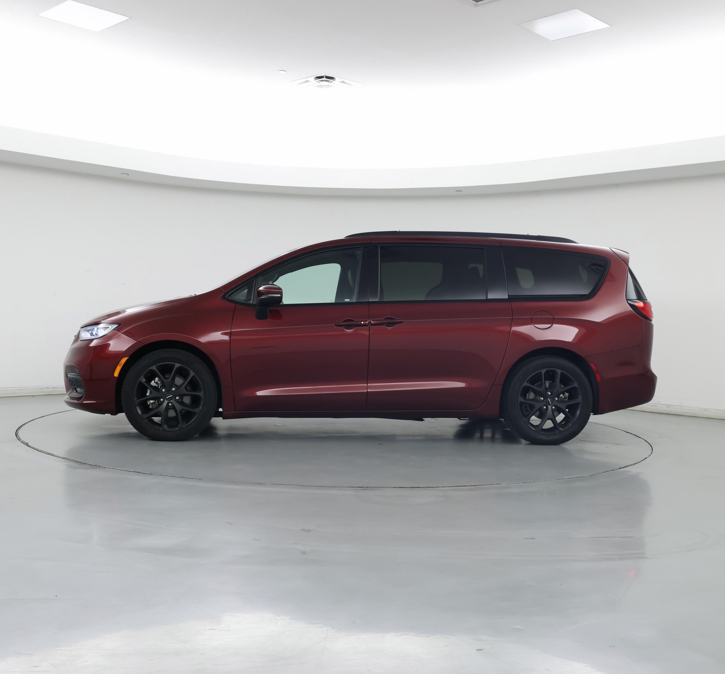 Thumbnail: 2023 Chrysler Pacifica - 3