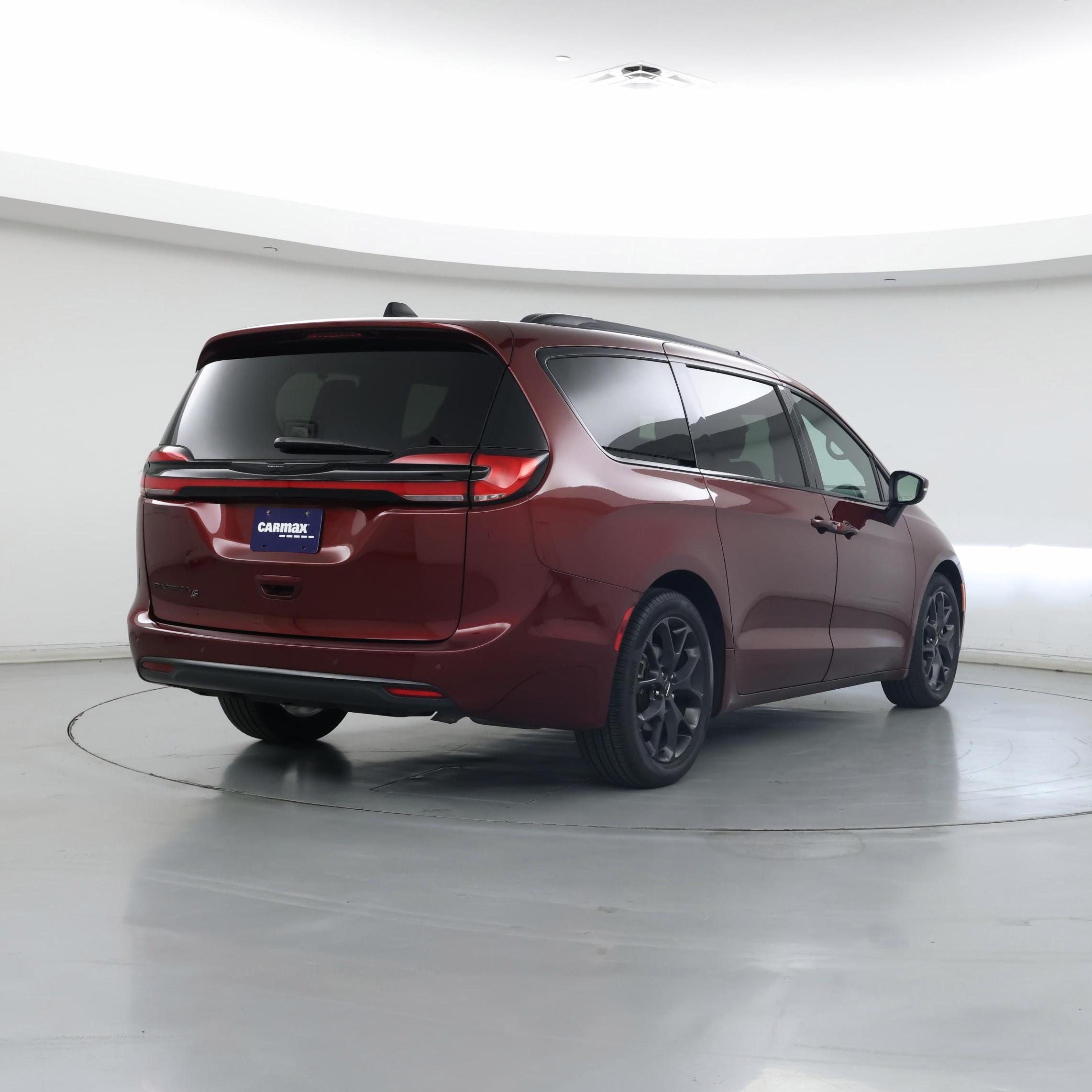 Thumbnail: 2023 Chrysler Pacifica - 8