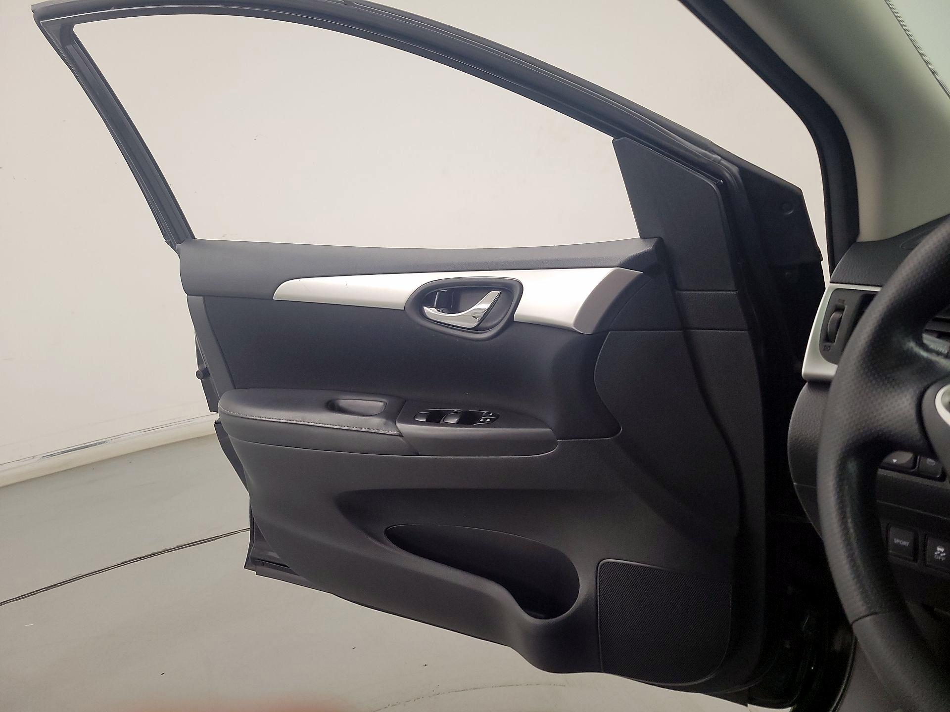 Thumbnail: 2018 Nissan Sentra - 12